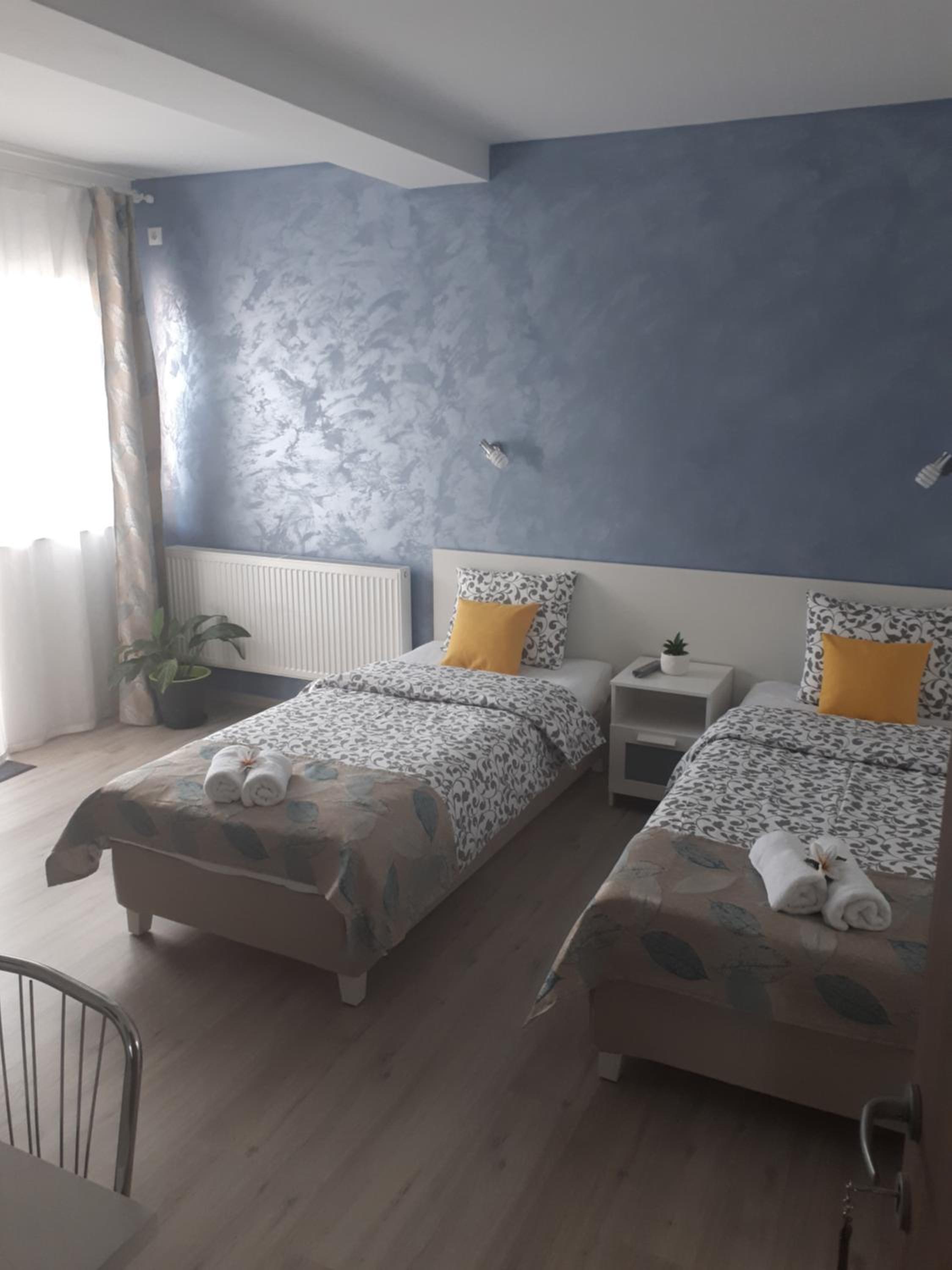 Twin Room with Balcony - Photo 6