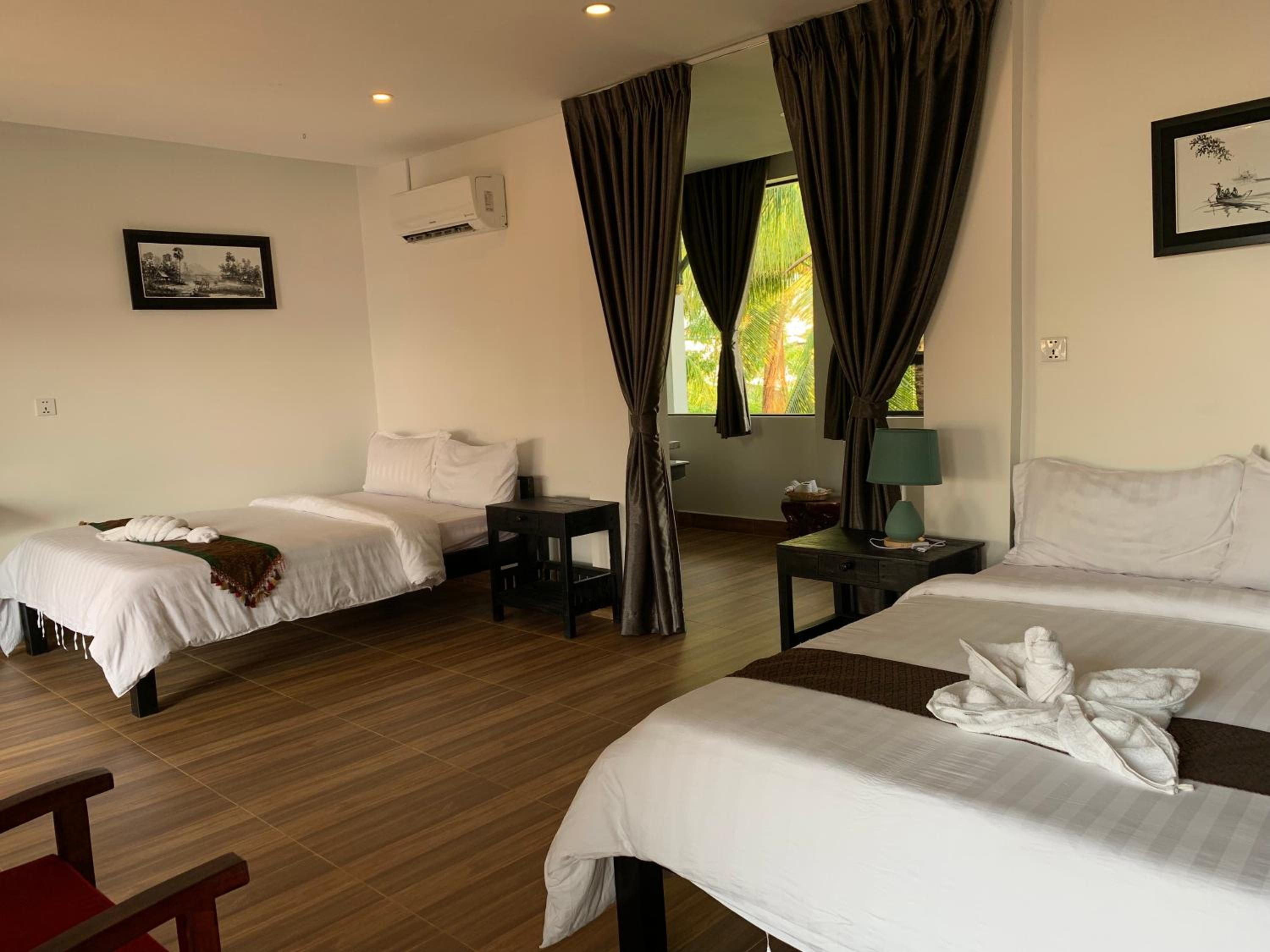 Deluxe Twin Room with Terrace Pool View - Photo 7