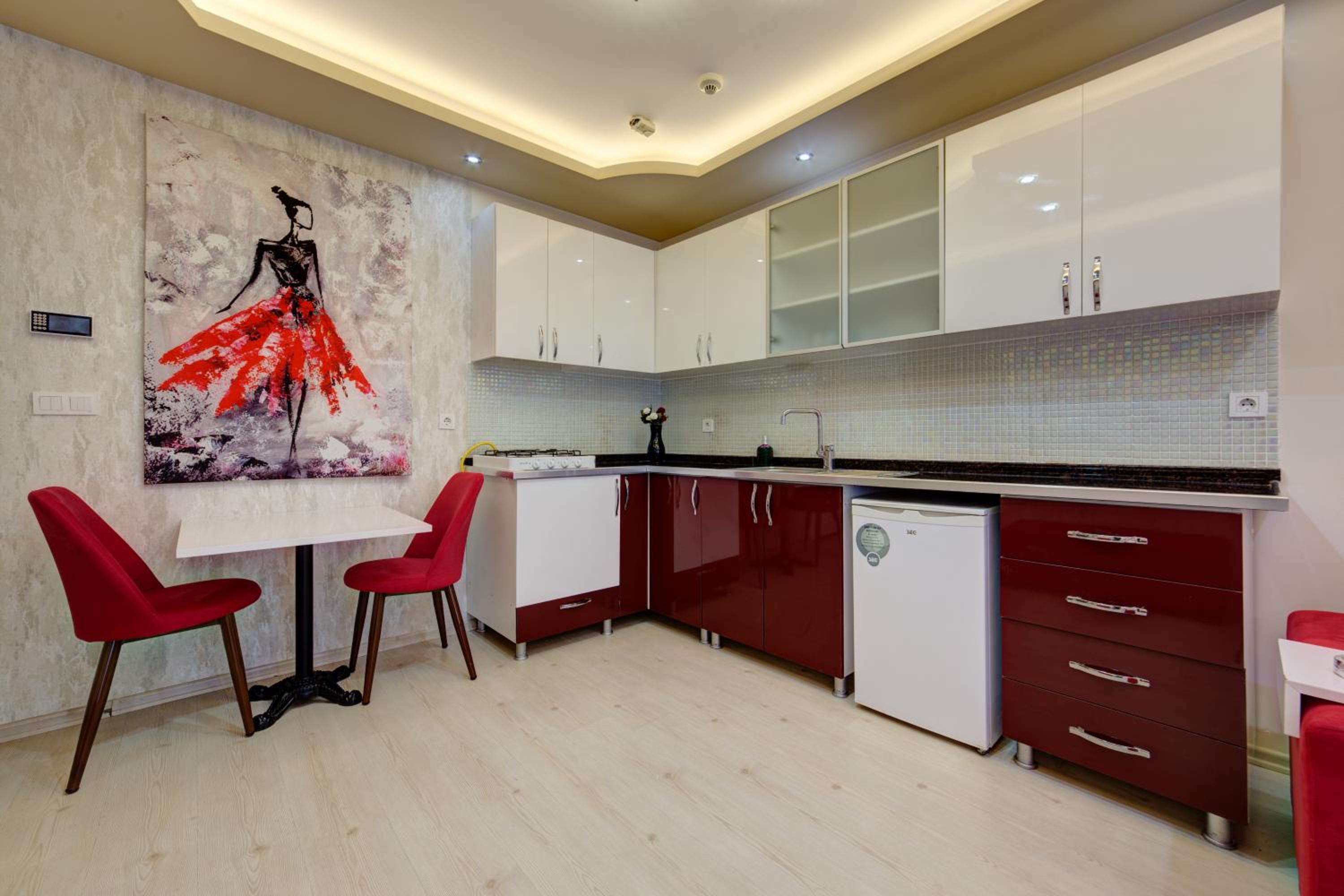 Apartment with Balcony - Photo 7
