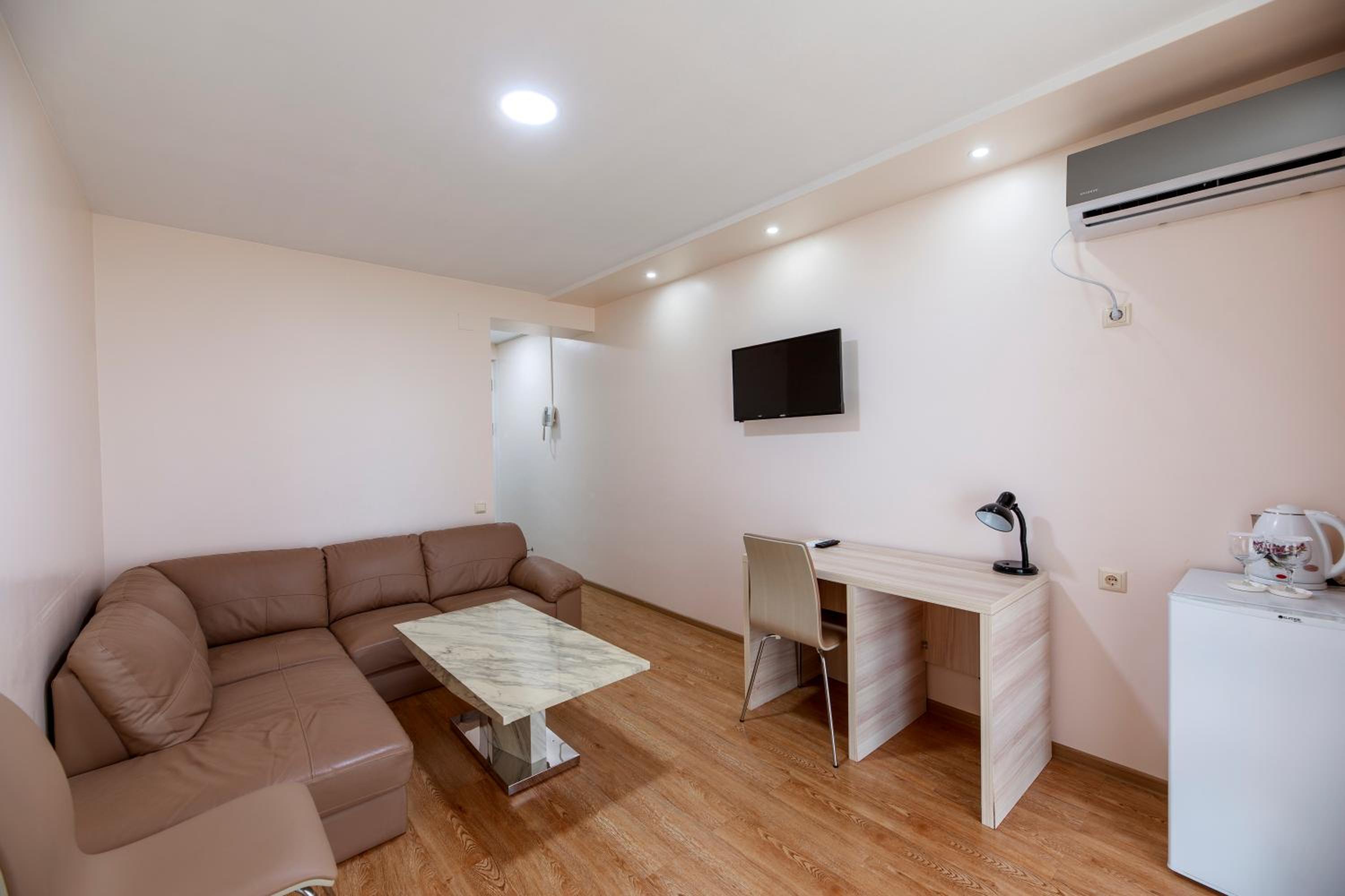 Superior Suite with Sea View - Photo 2