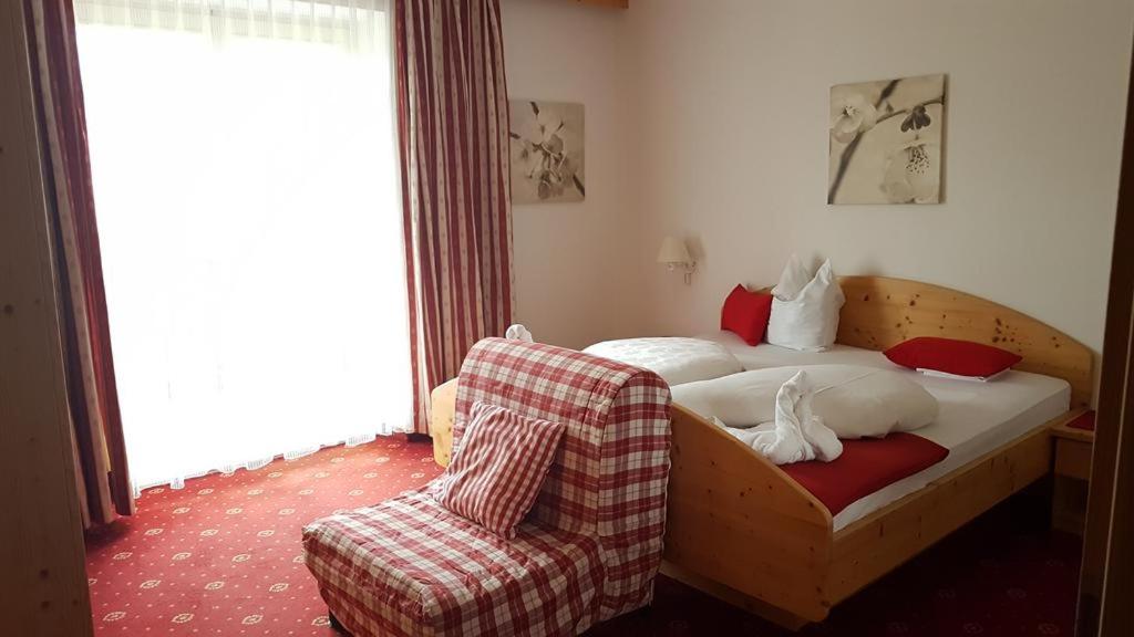 Double Room with Balcony (2 Adults + 1 Child) - Photo 1