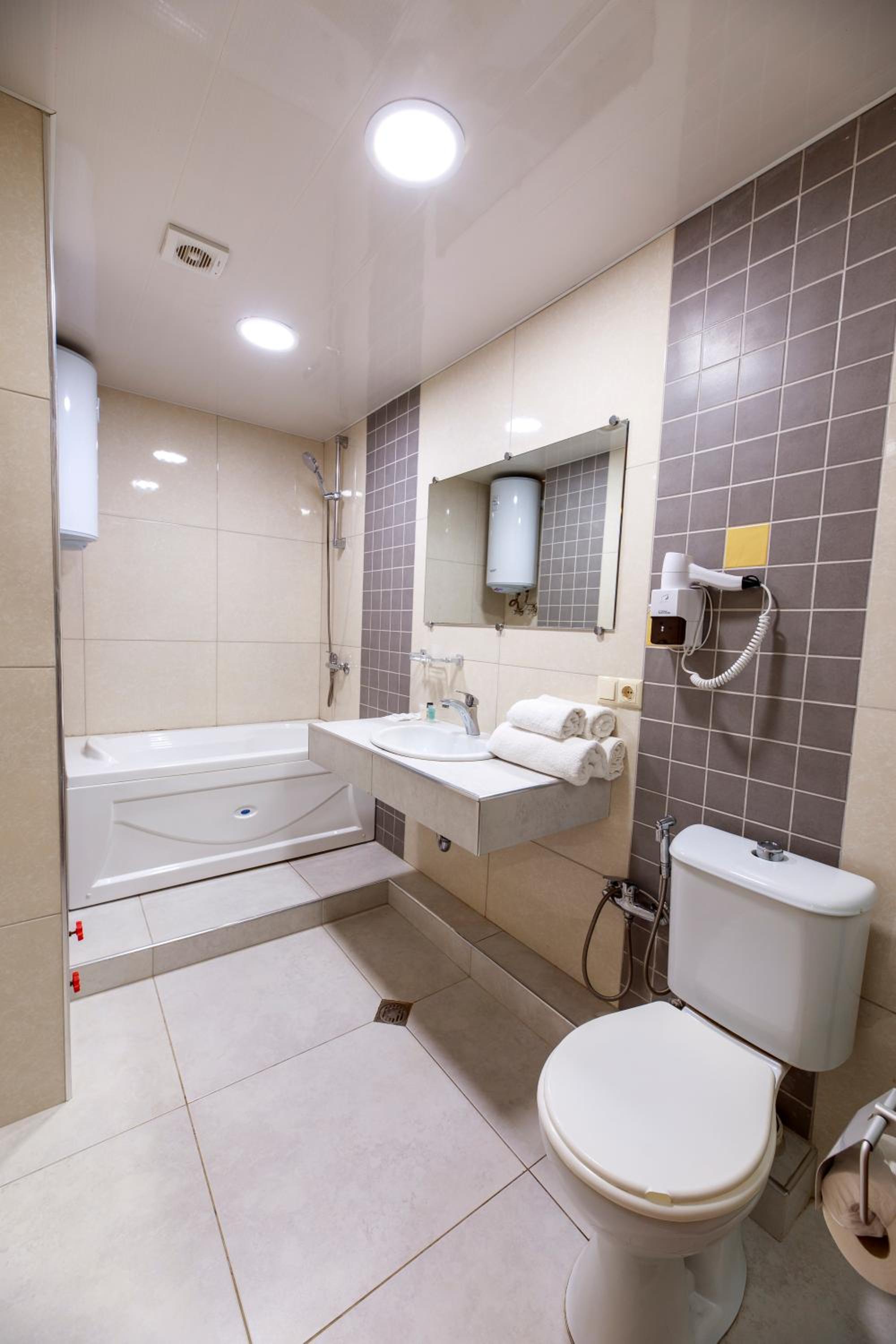 Superior Suite with Sea View - Photo 4