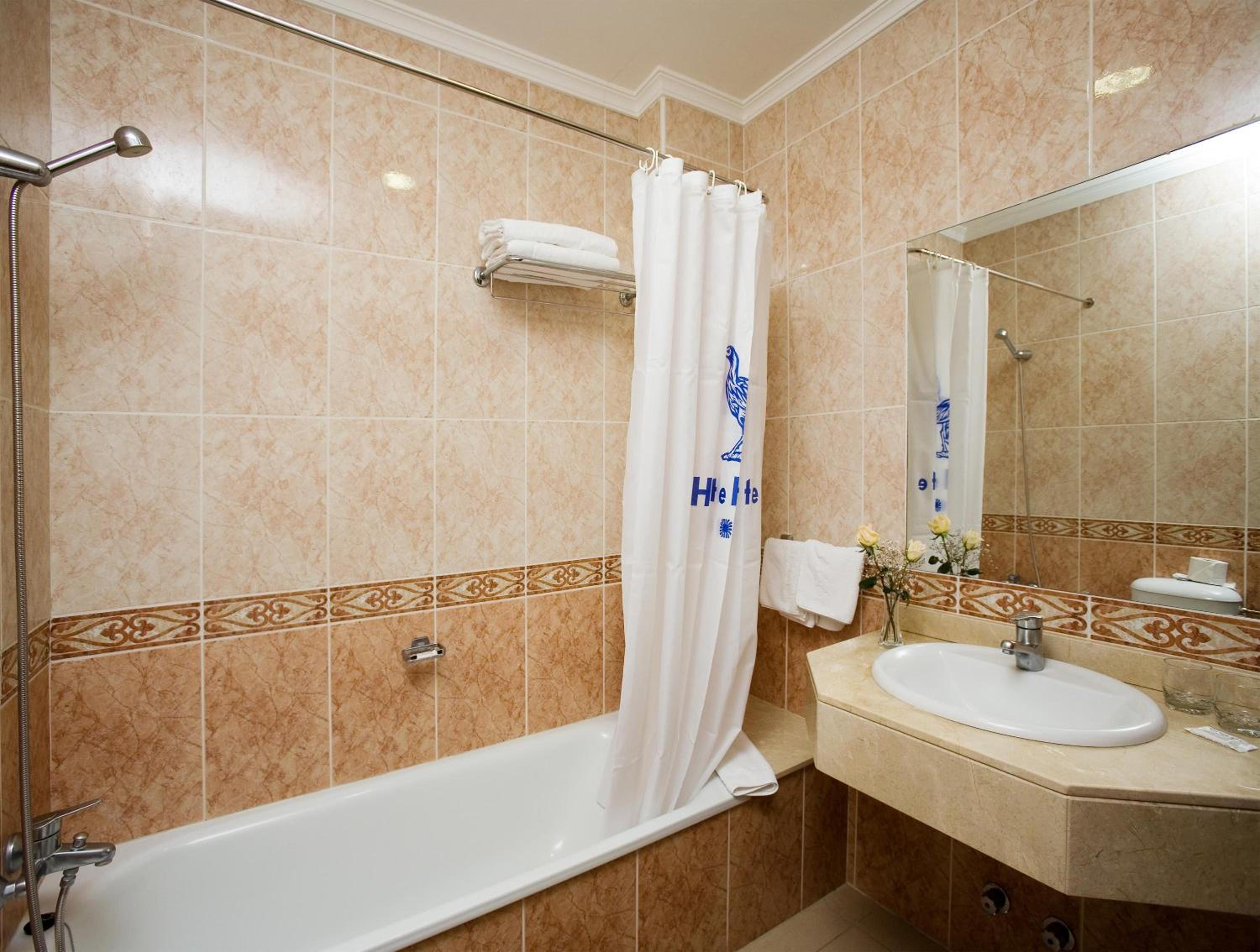 Double or Twin Room - Photo 8