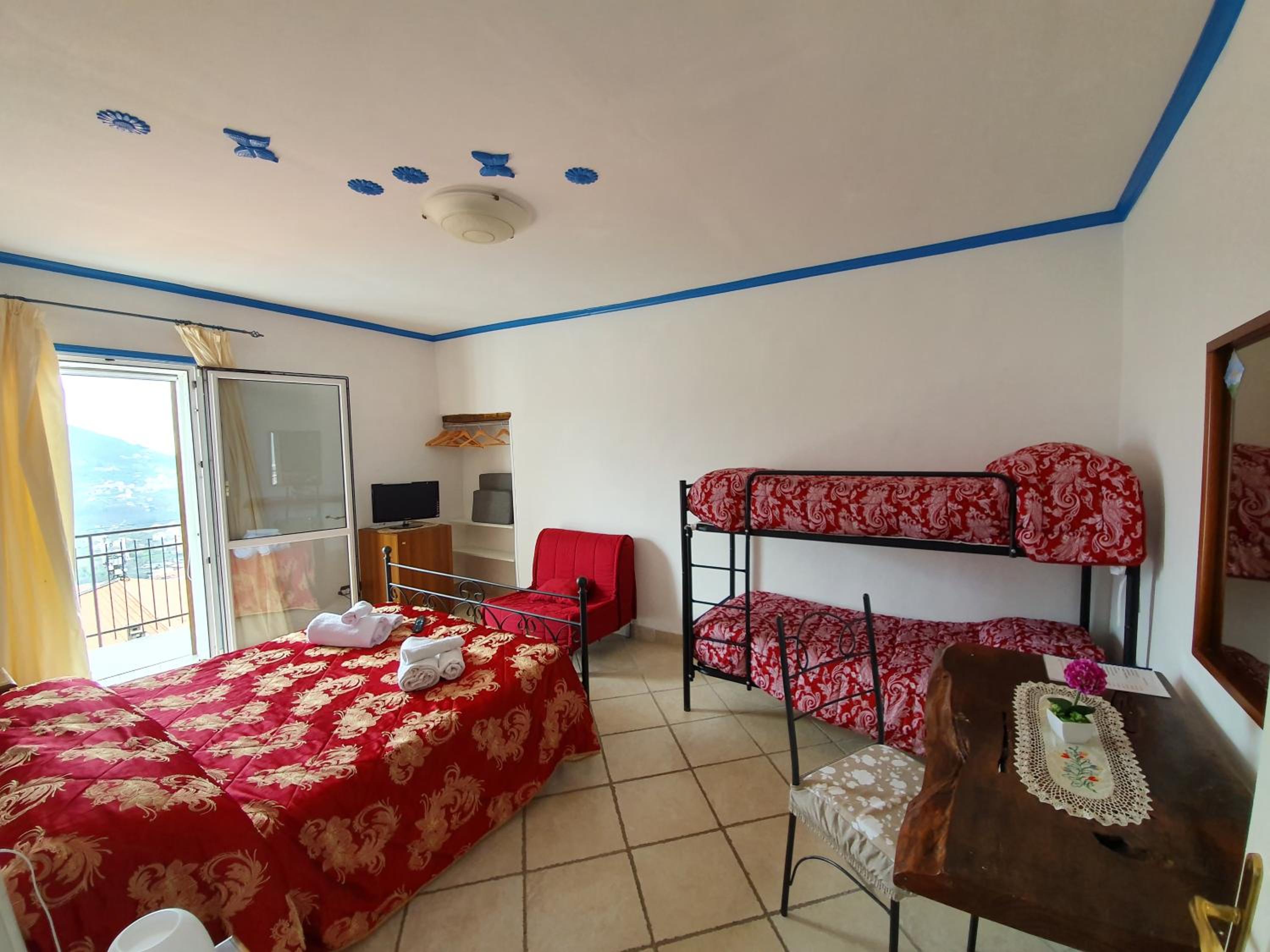 Quadruple Room with Sea View