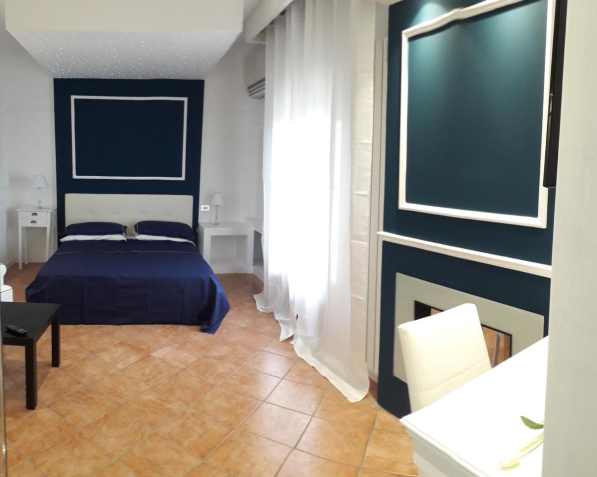 Deluxe Double Room with Shower - Photo 1