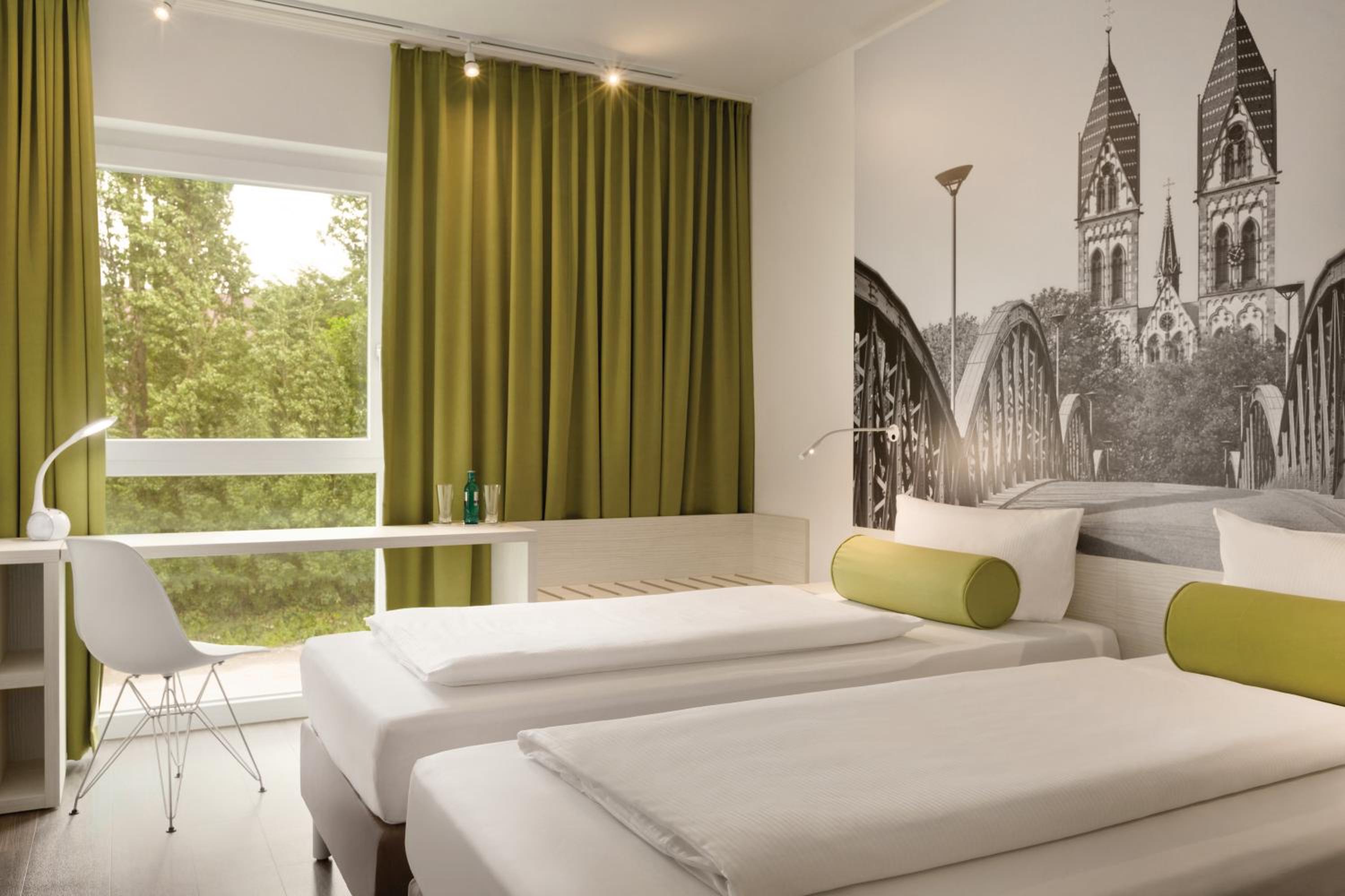 Standard Twin Room - Photo 5