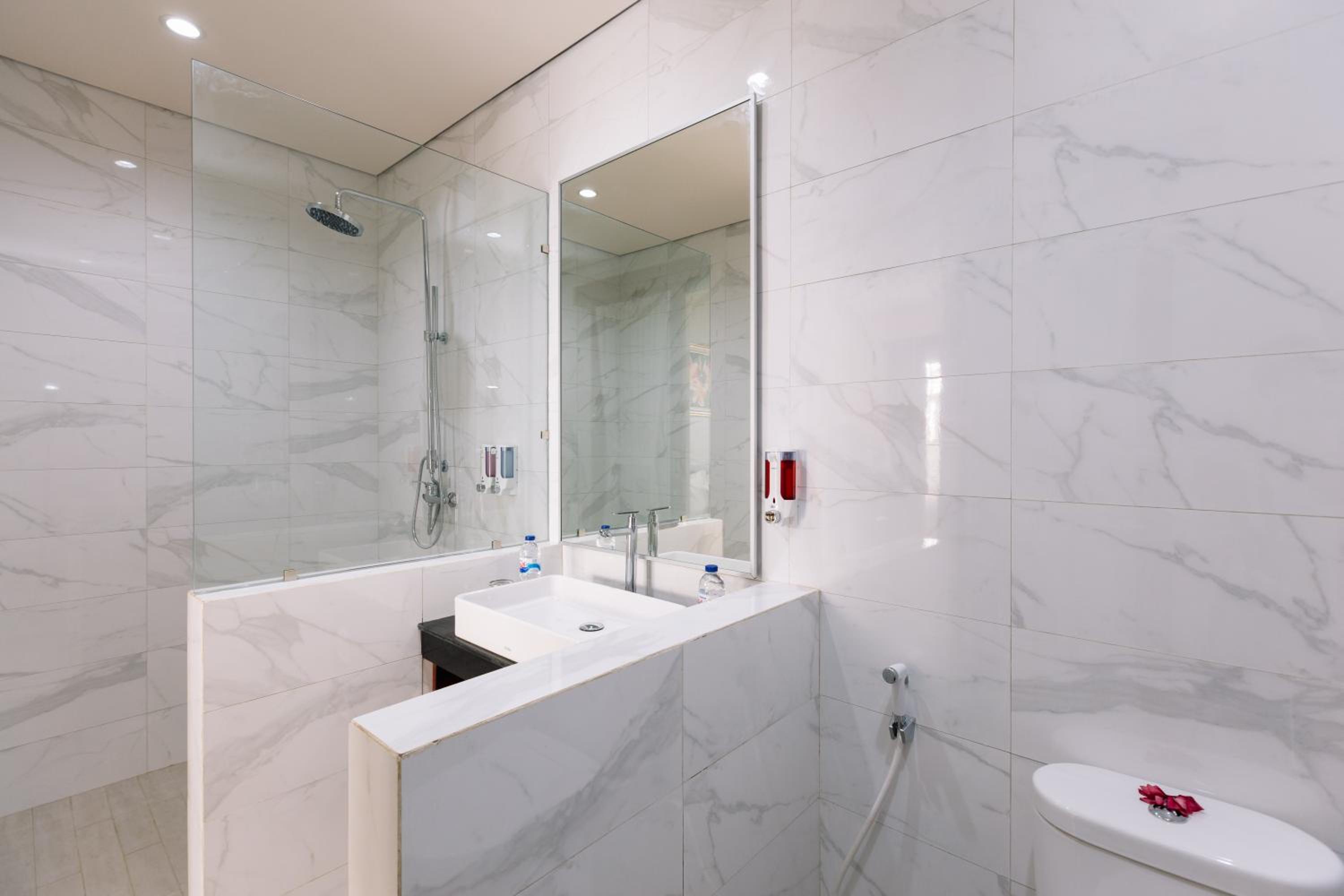 Standard Double Room - Photo 8