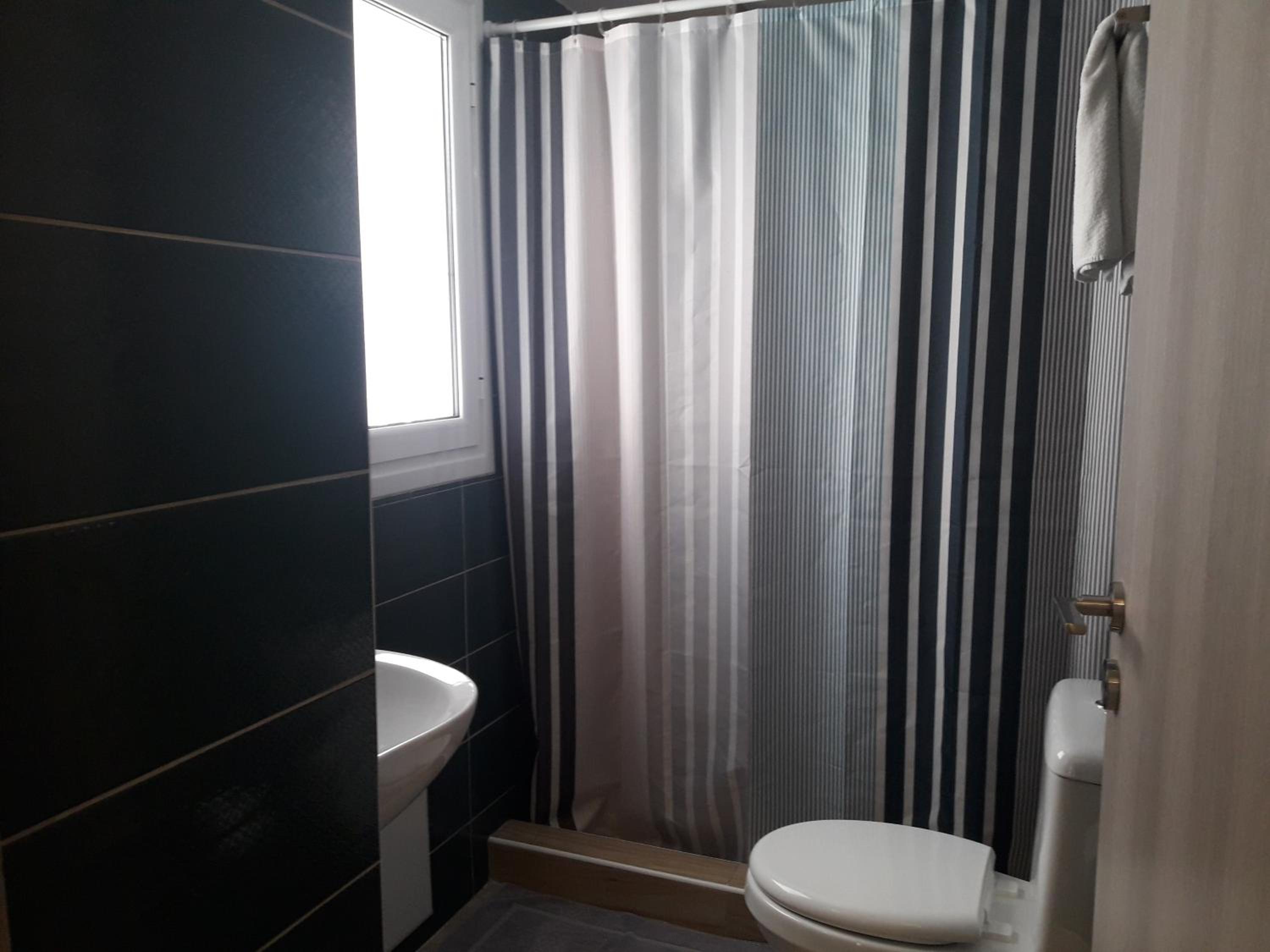 Double Room with Private Bathroom - Photo 5