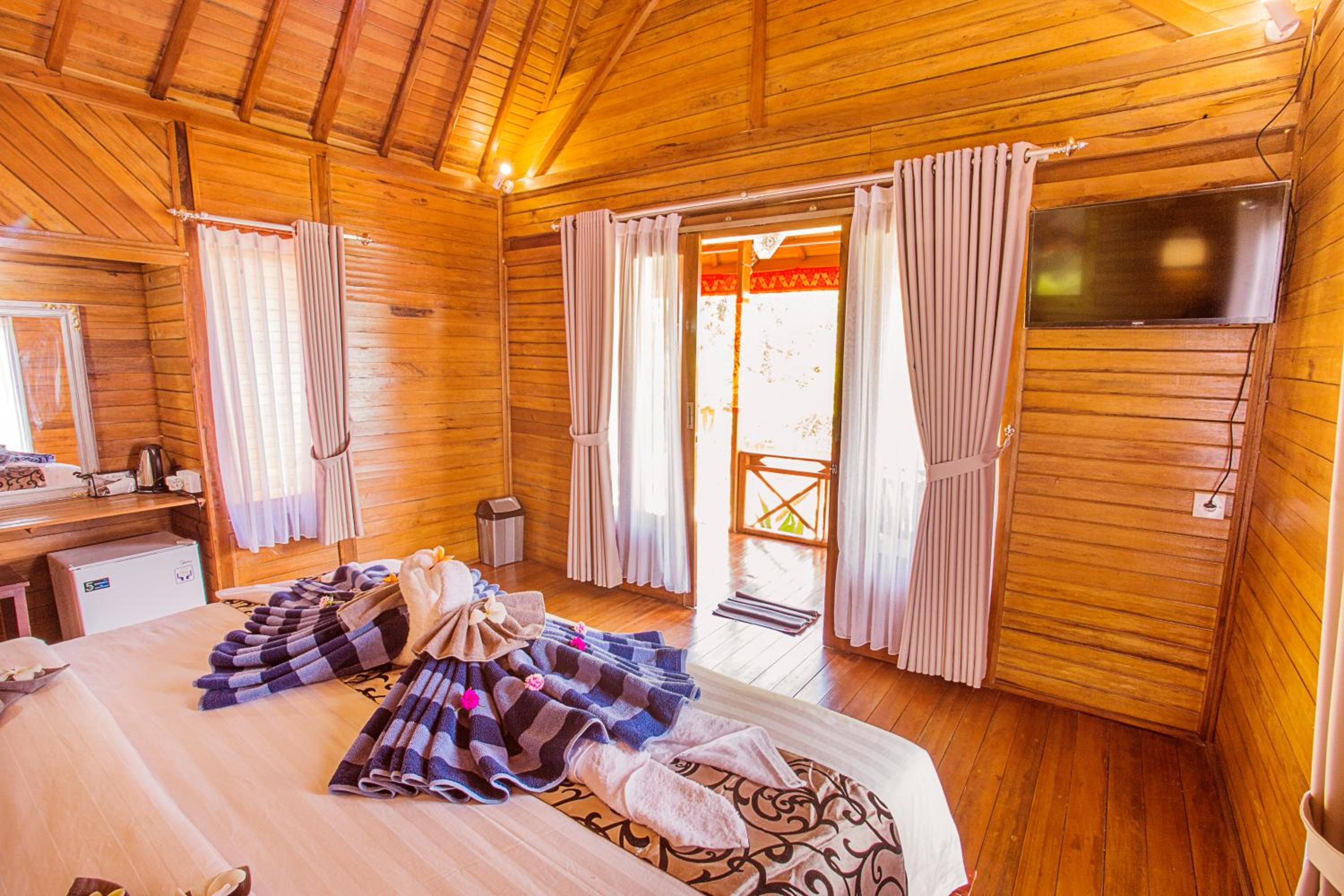 Deluxe Double Room with Balcony - Photo 1