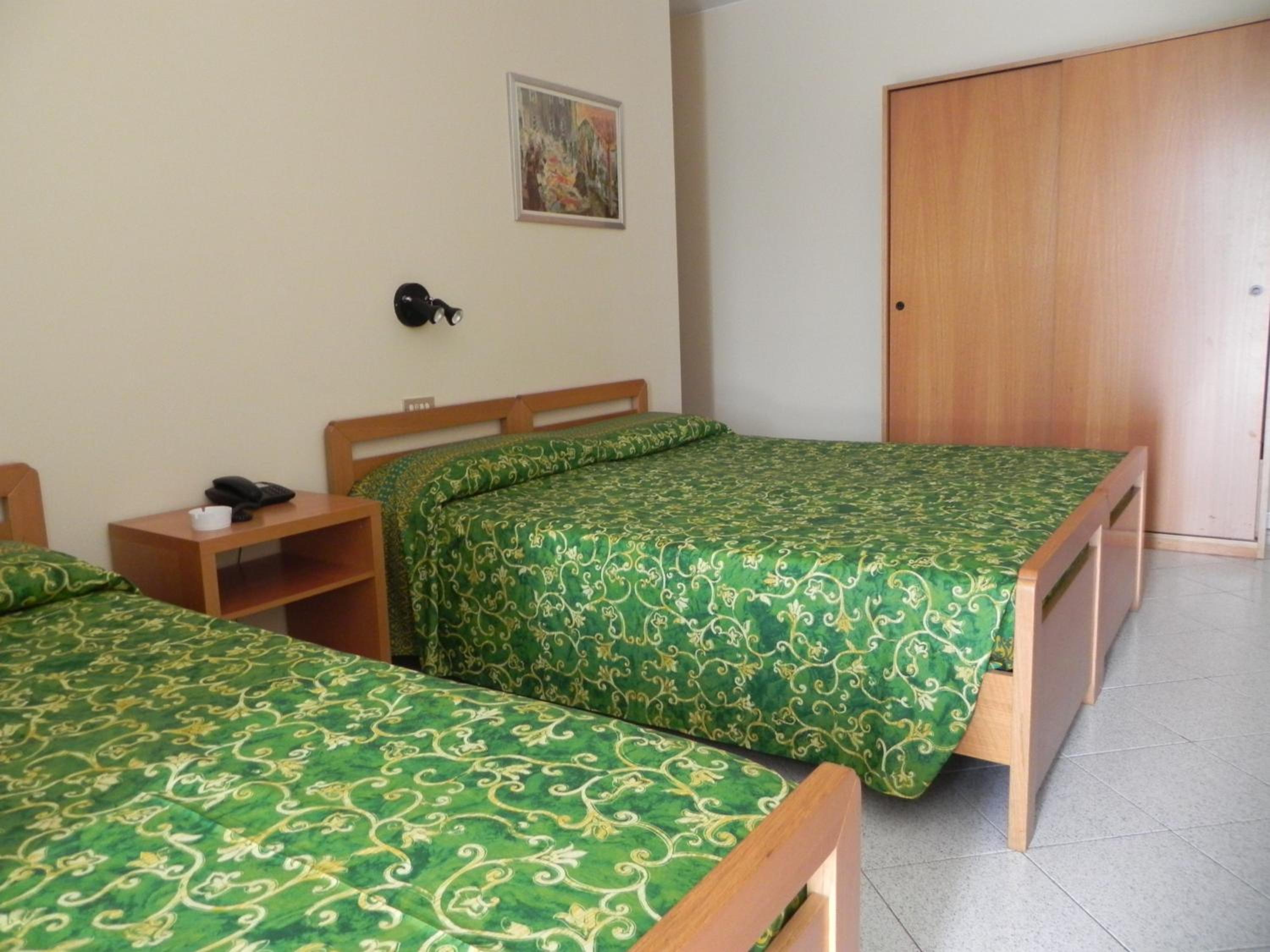 Classic Triple Room - Photo 2