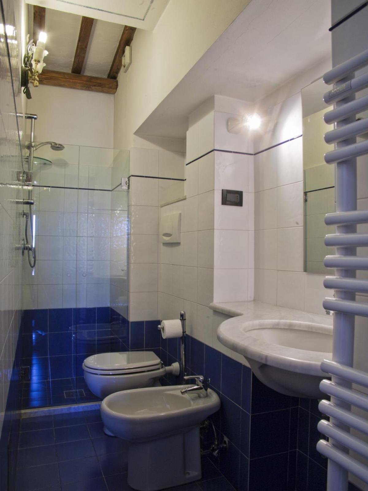 Small Double Room - Photo 3