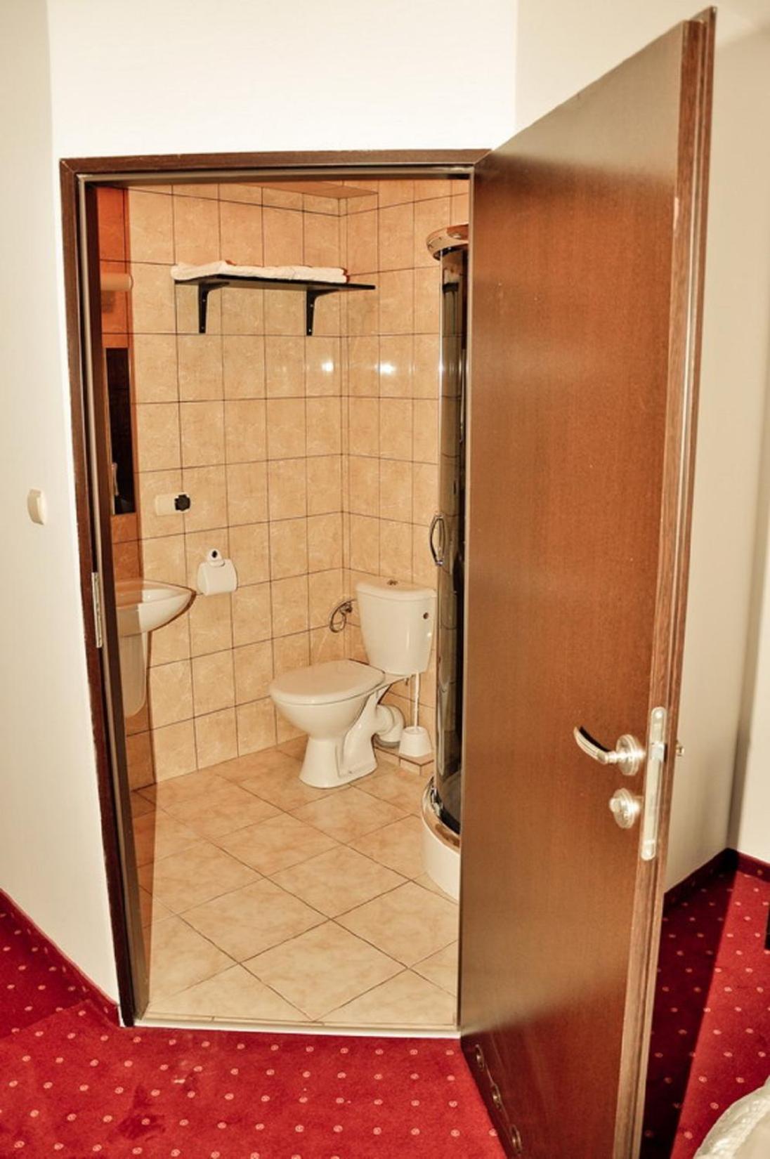 Double or Twin Room - Photo 6
