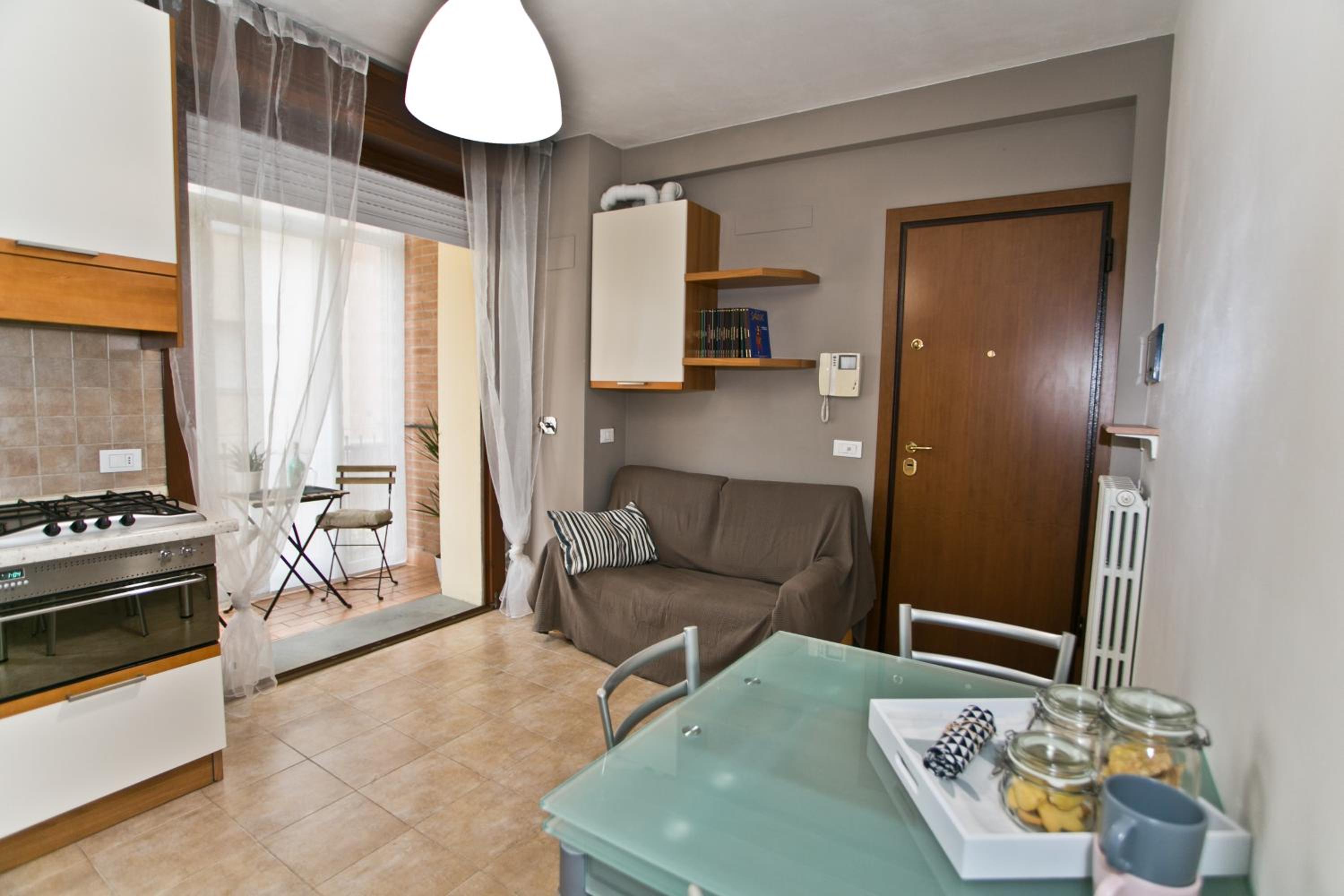 One-Bedroom Apartment photo 2