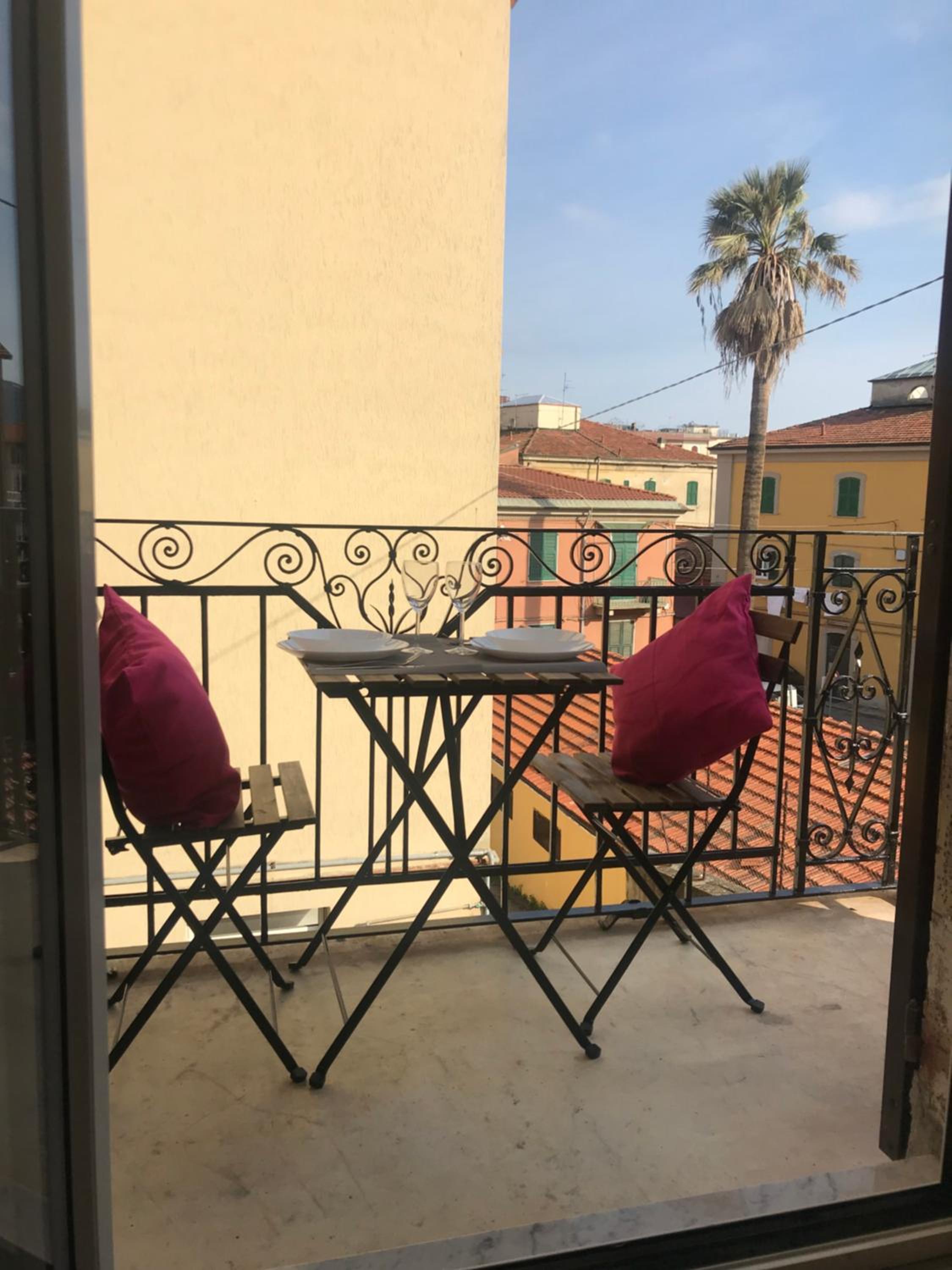 Apartment with Balcony - Photo 6
