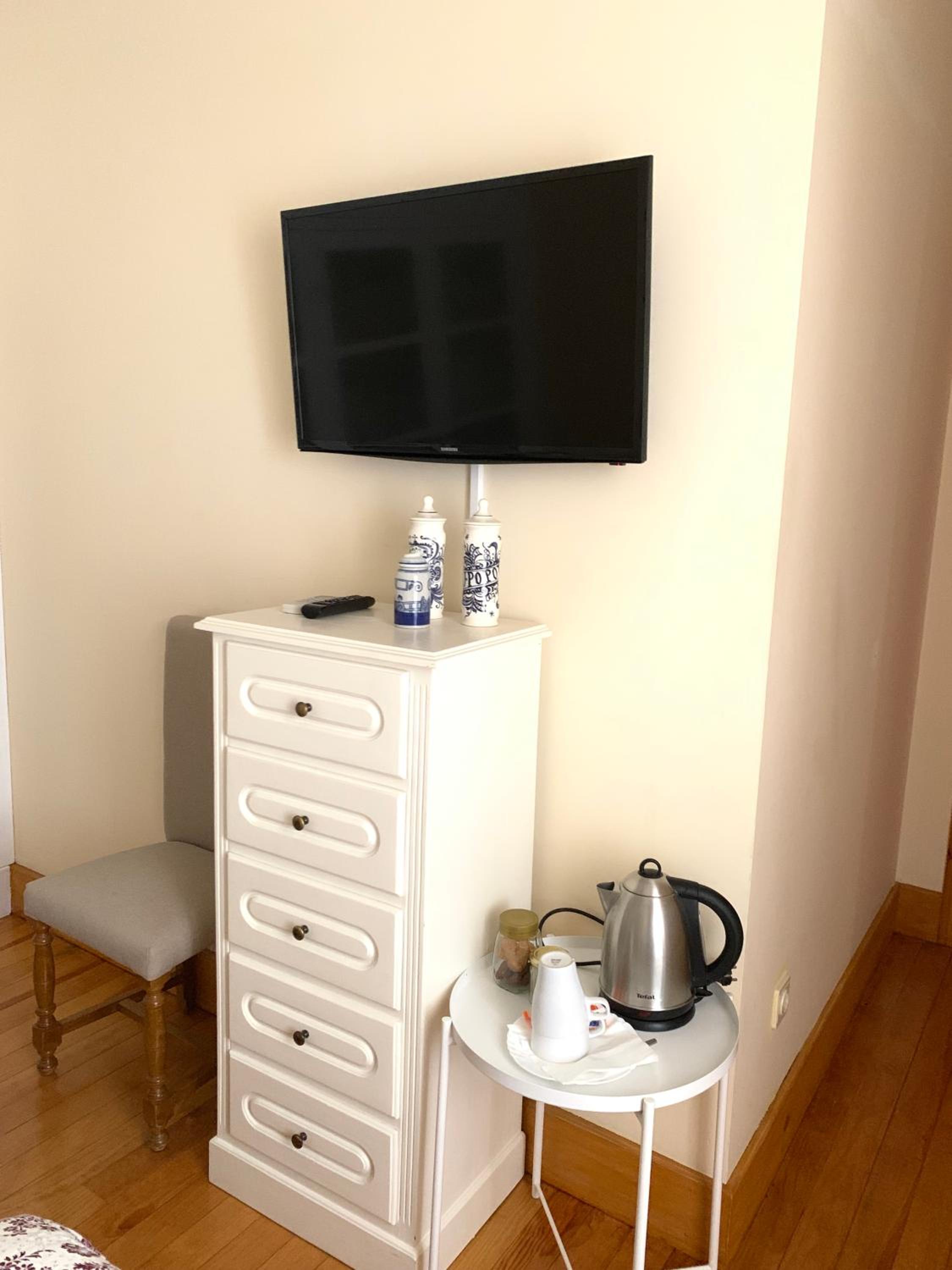 Twin Room - Photo 3