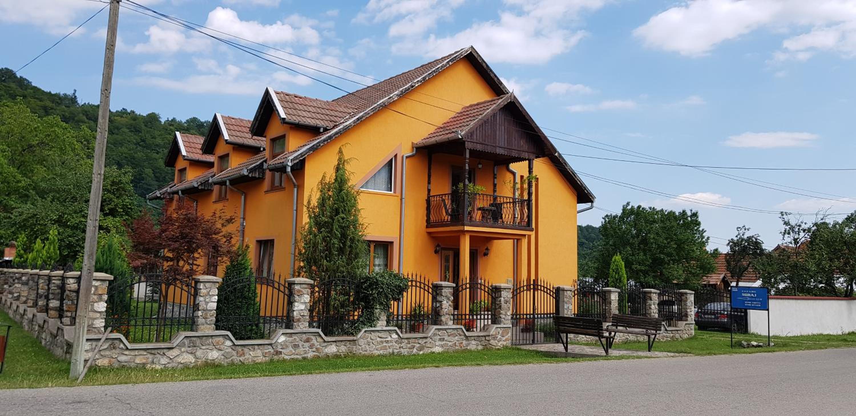 Six-Bedroom House photo 2