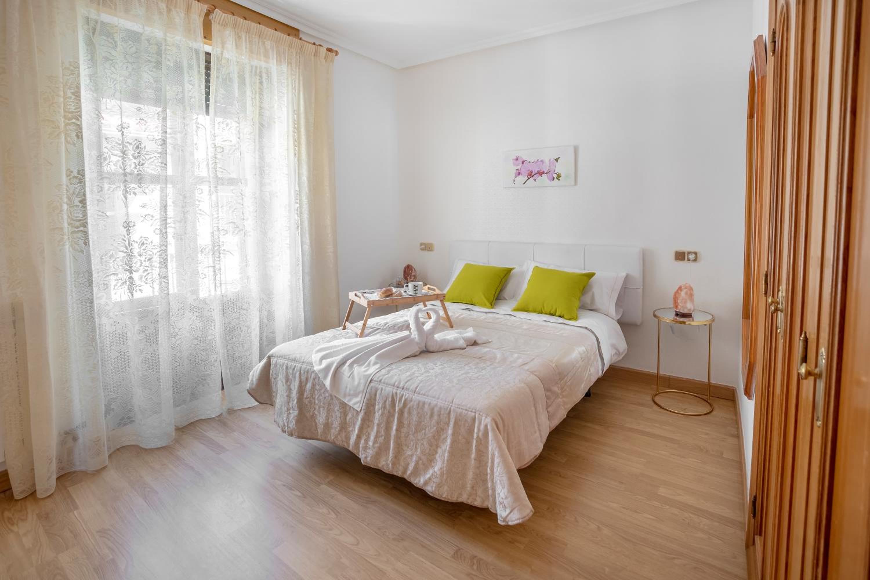 One-Bedroom Apartment - Photo 1