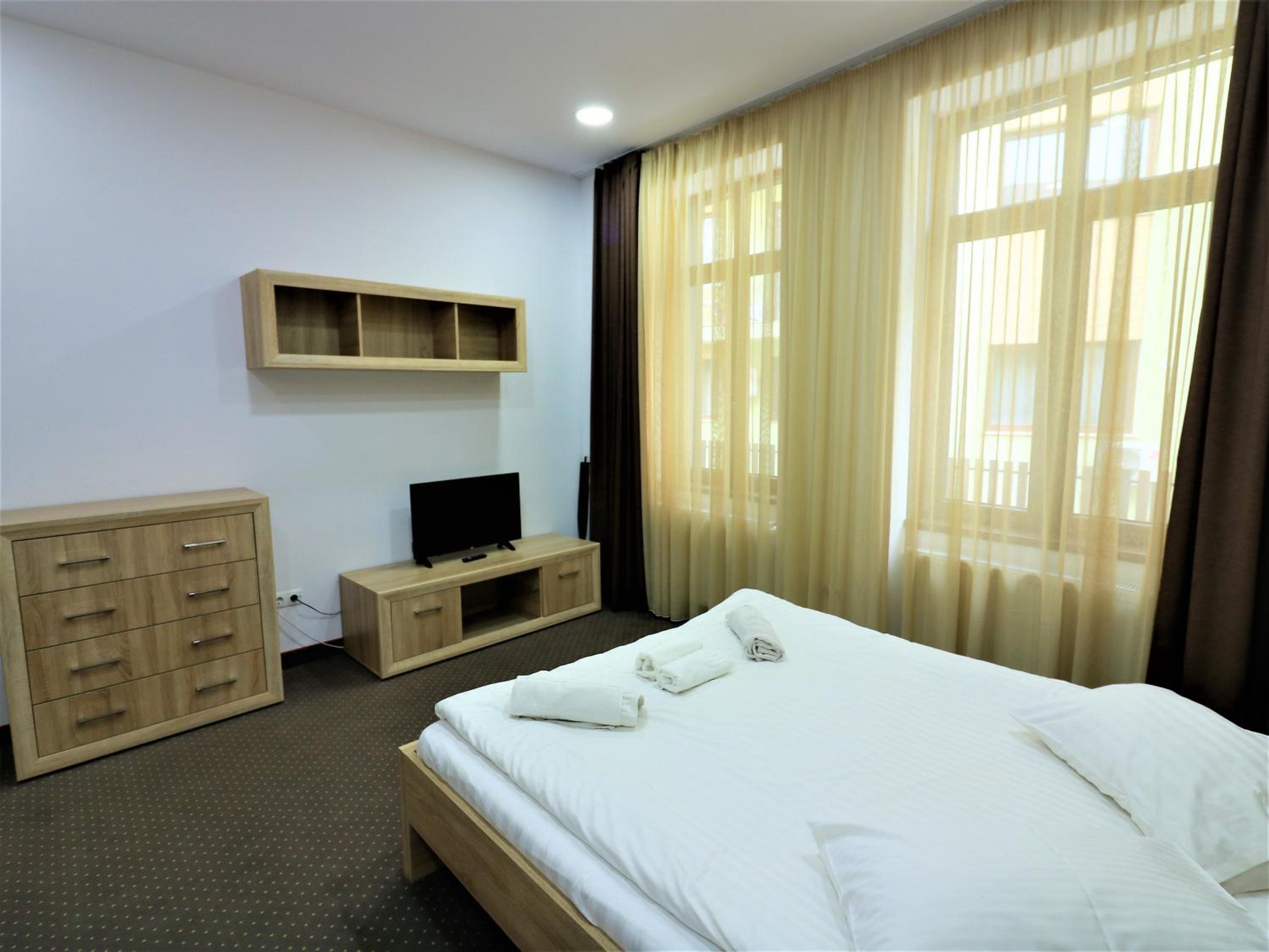 Apartment - Ground Floor - Photo 2