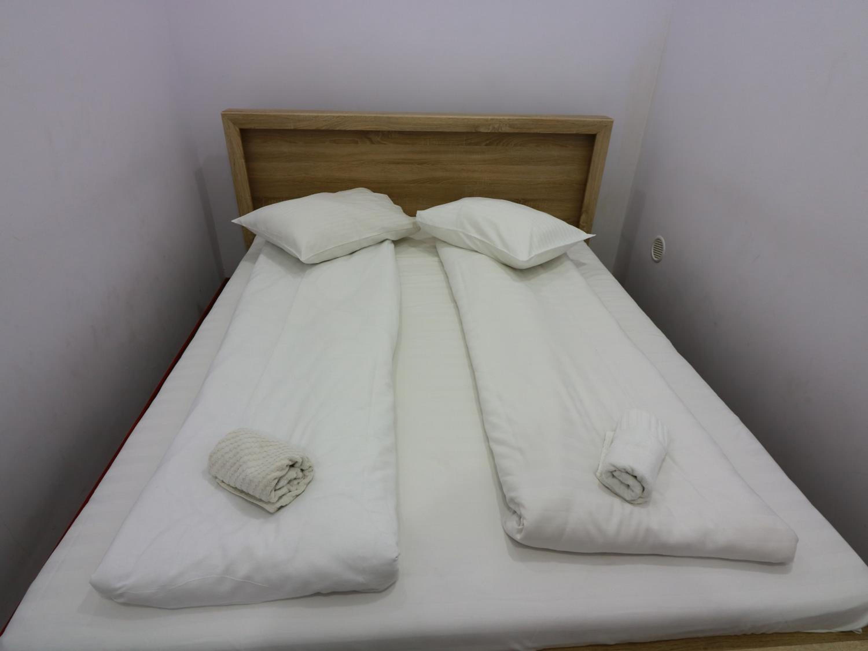 One-Bedroom Apartment - Photo 2