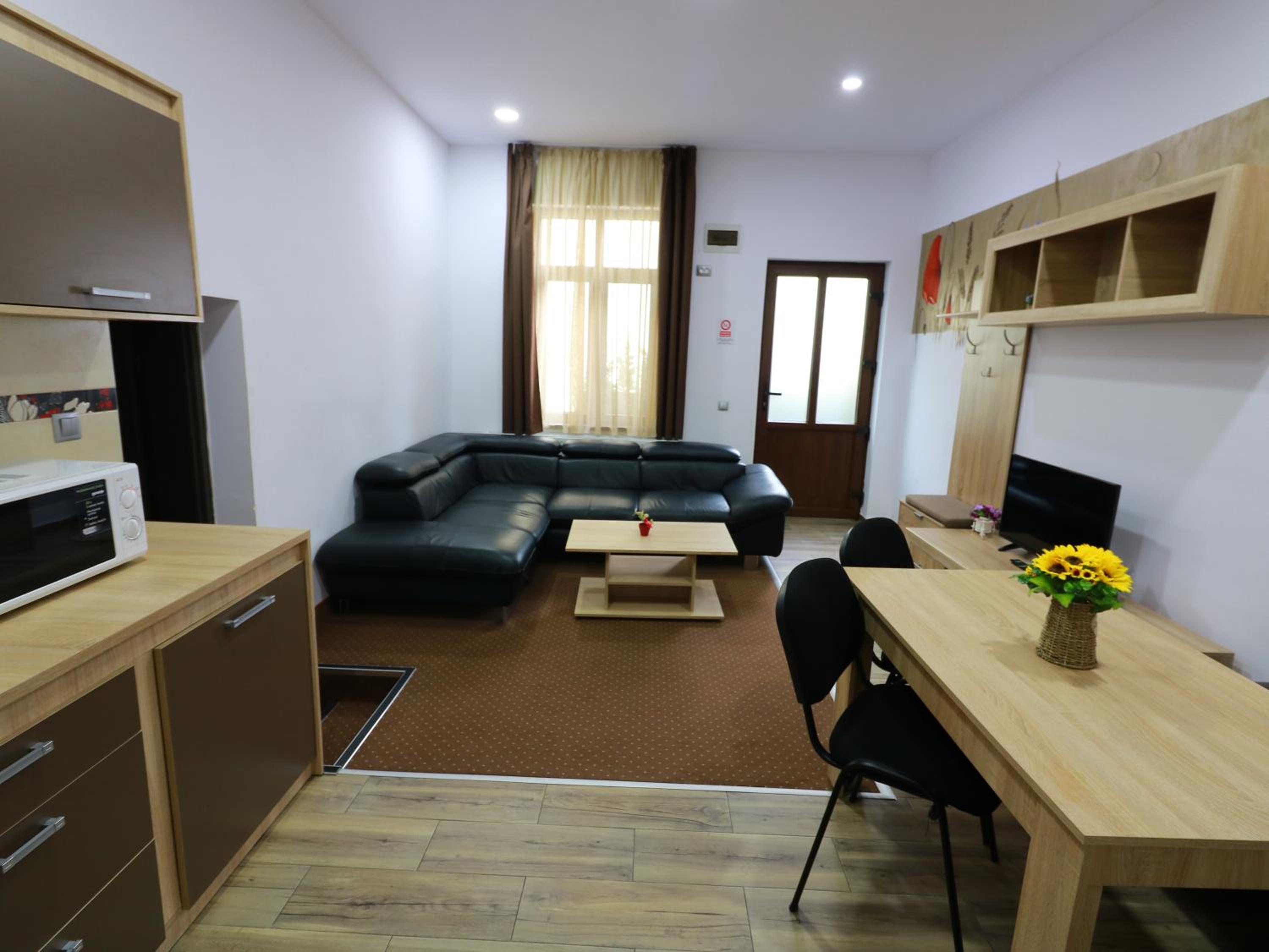 One-Bedroom Apartment - Photo 1
