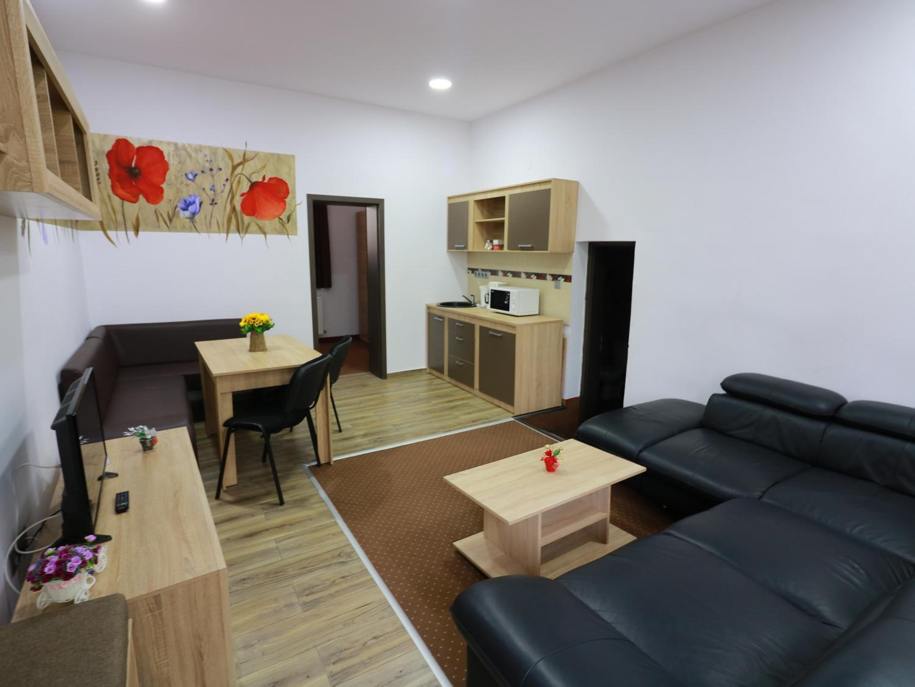 One-Bedroom Apartment - Photo 6