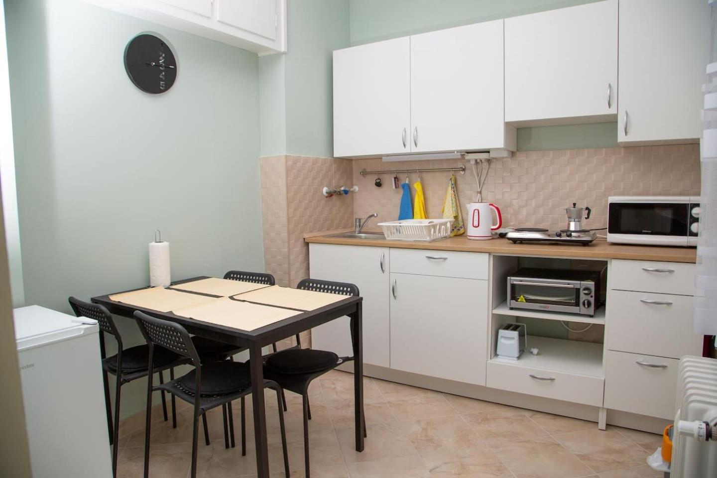 One-Bedroom Apartment photo 2