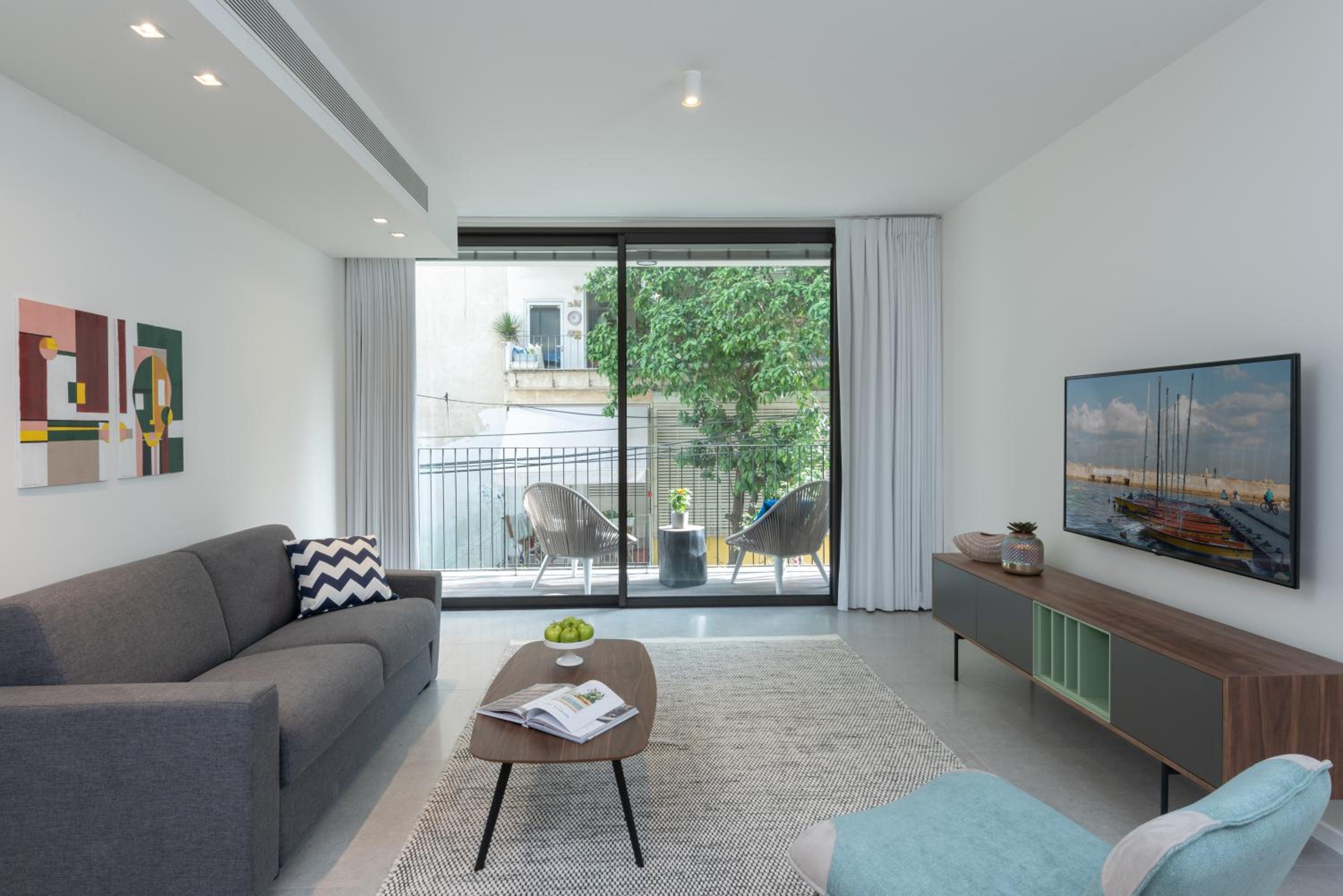 One-Bedroom Apartment with Balcony photo 1