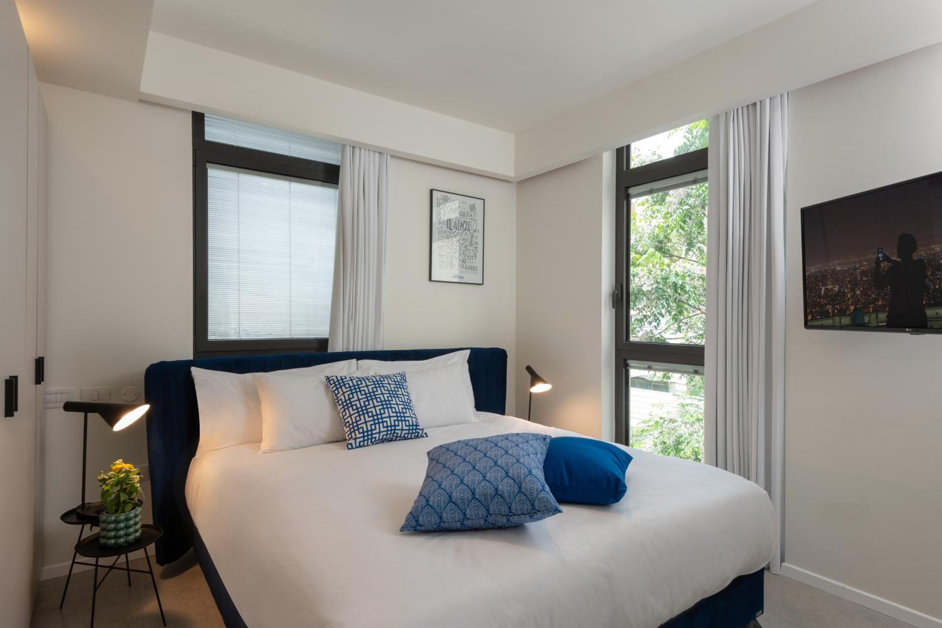 Two-Bedroom Apartment with Balcony photo 2