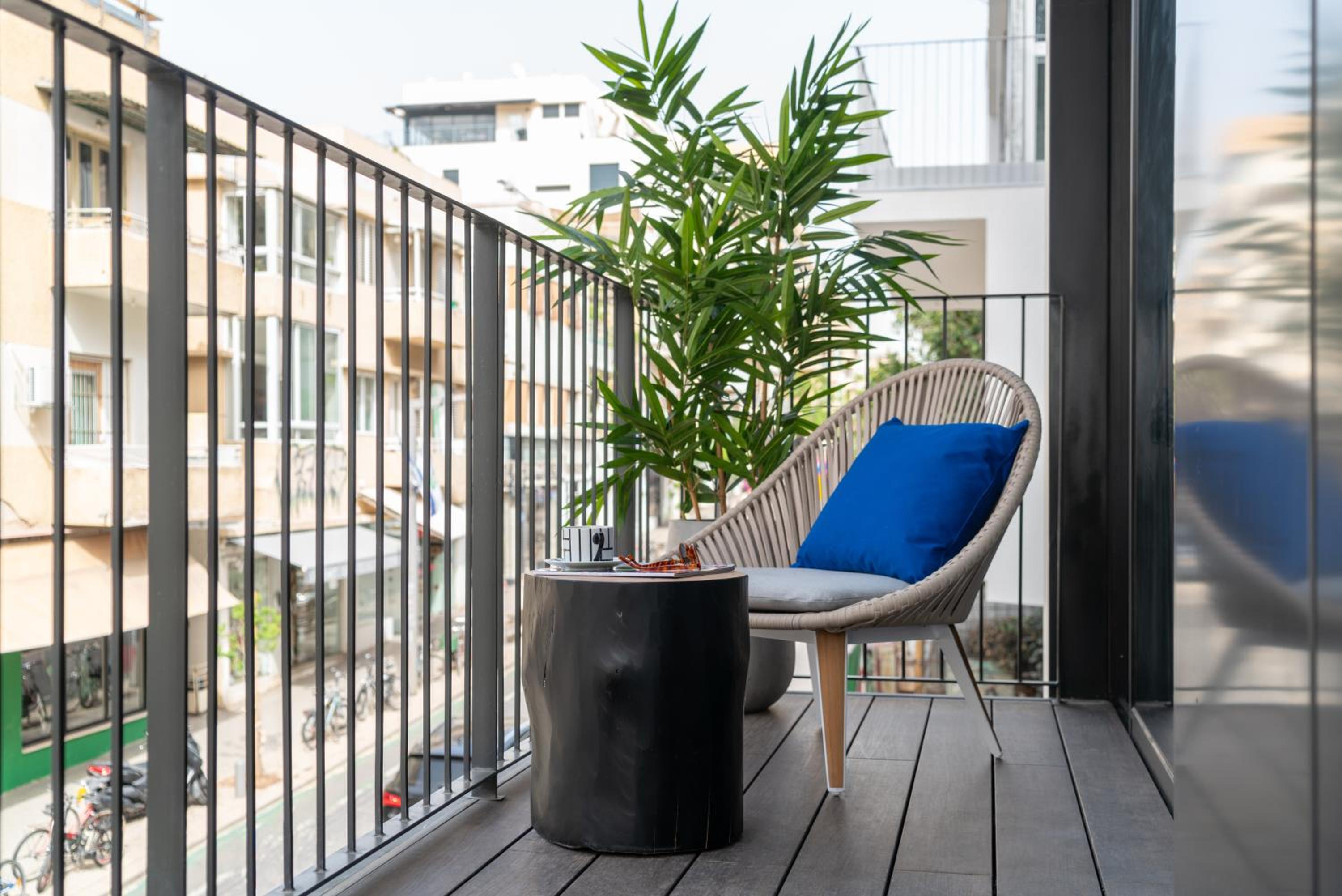 Three-Bedroom Apartment with Balcony photo 3