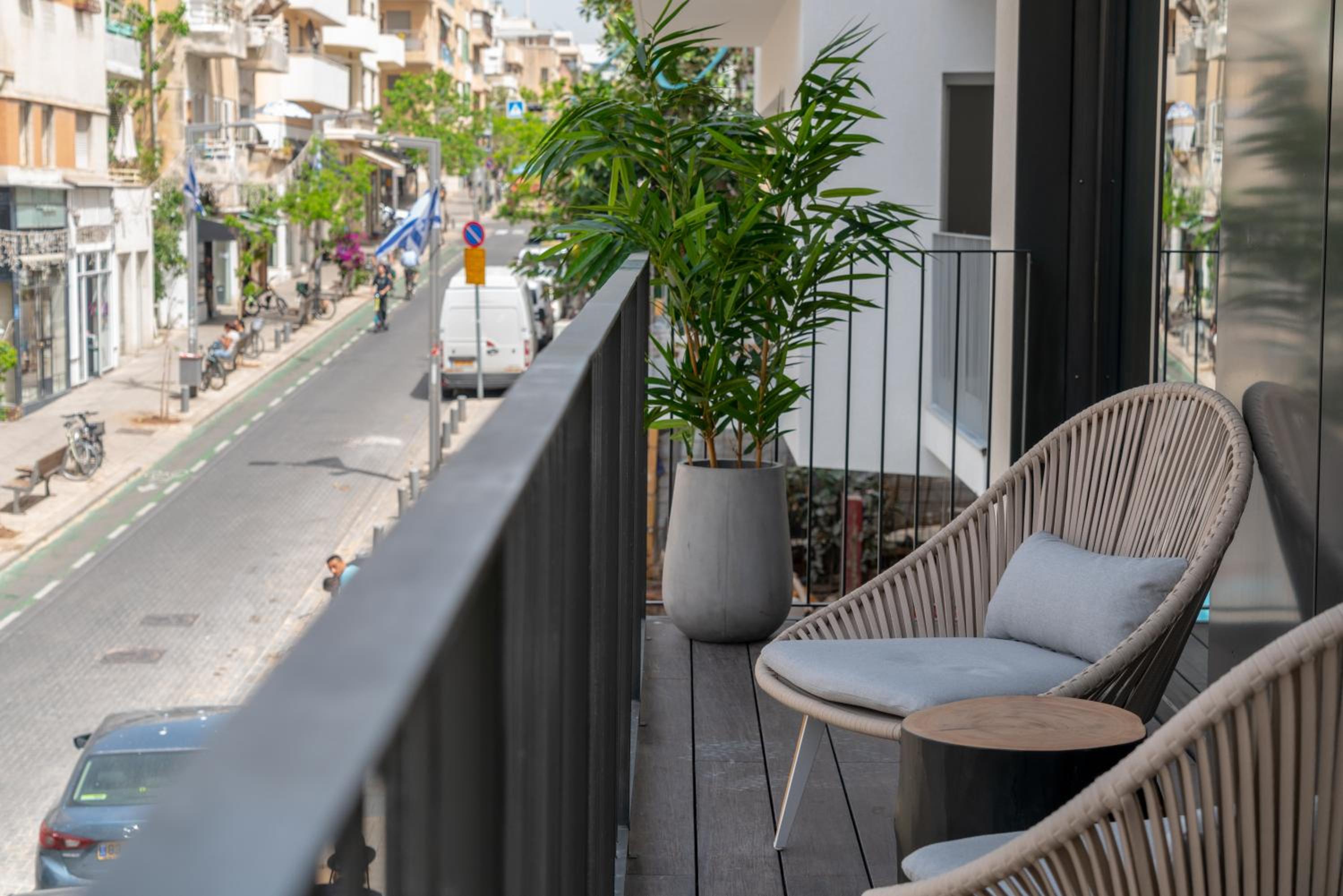 Three-Bedroom Apartment with Balcony
