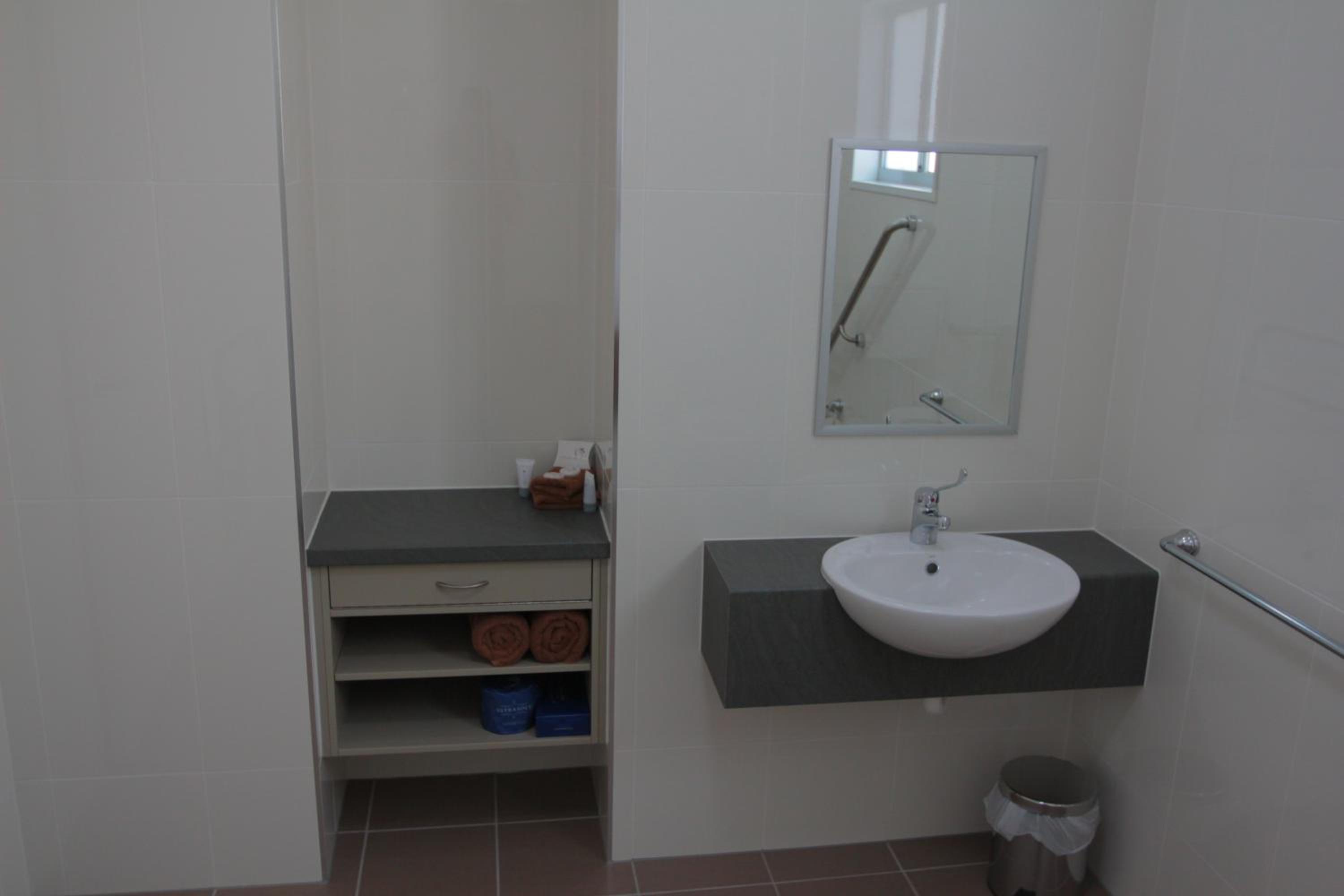 Queen Room - Disability Access photo 3