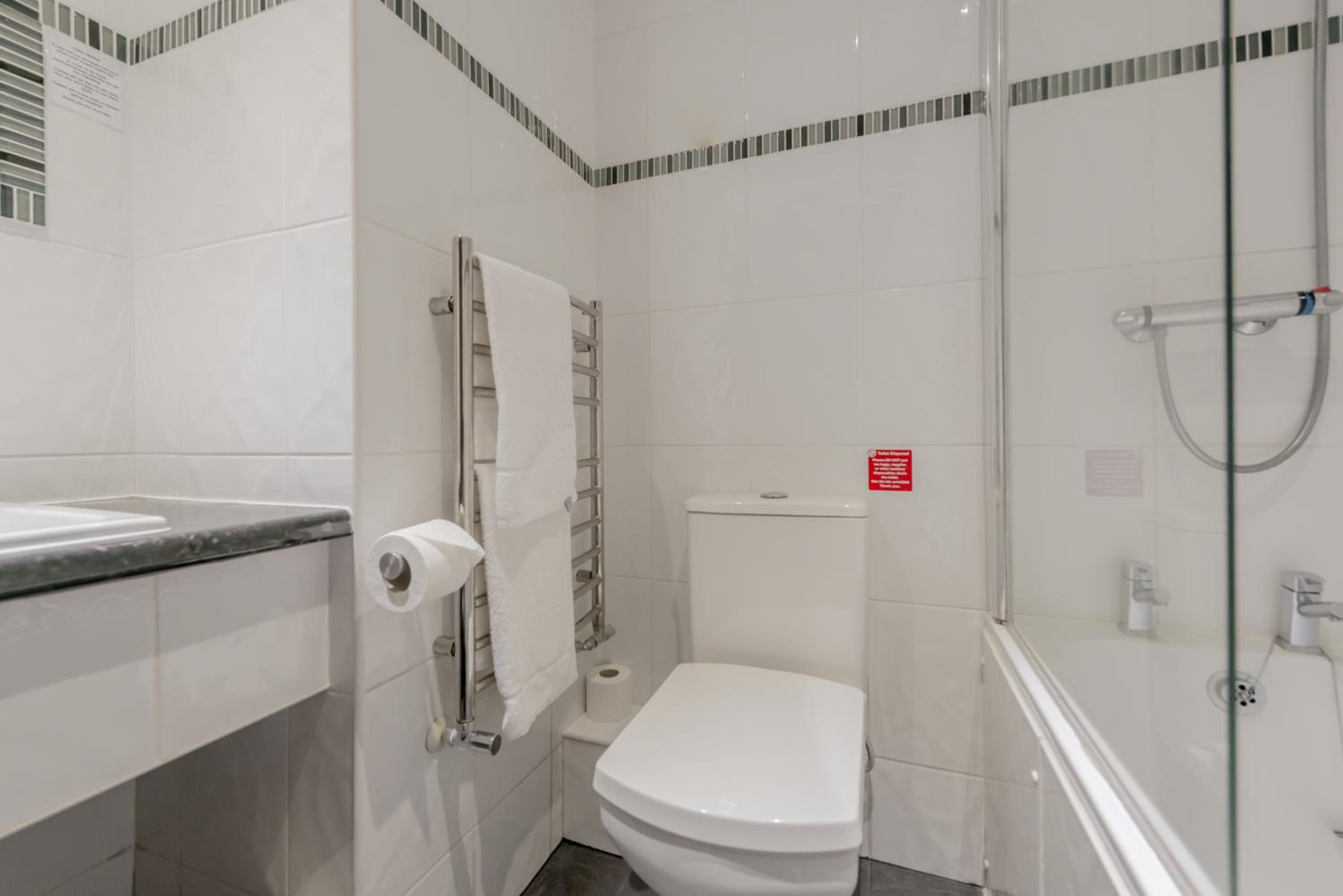 Standard Twin Room - Non-Smoking - Photo 10