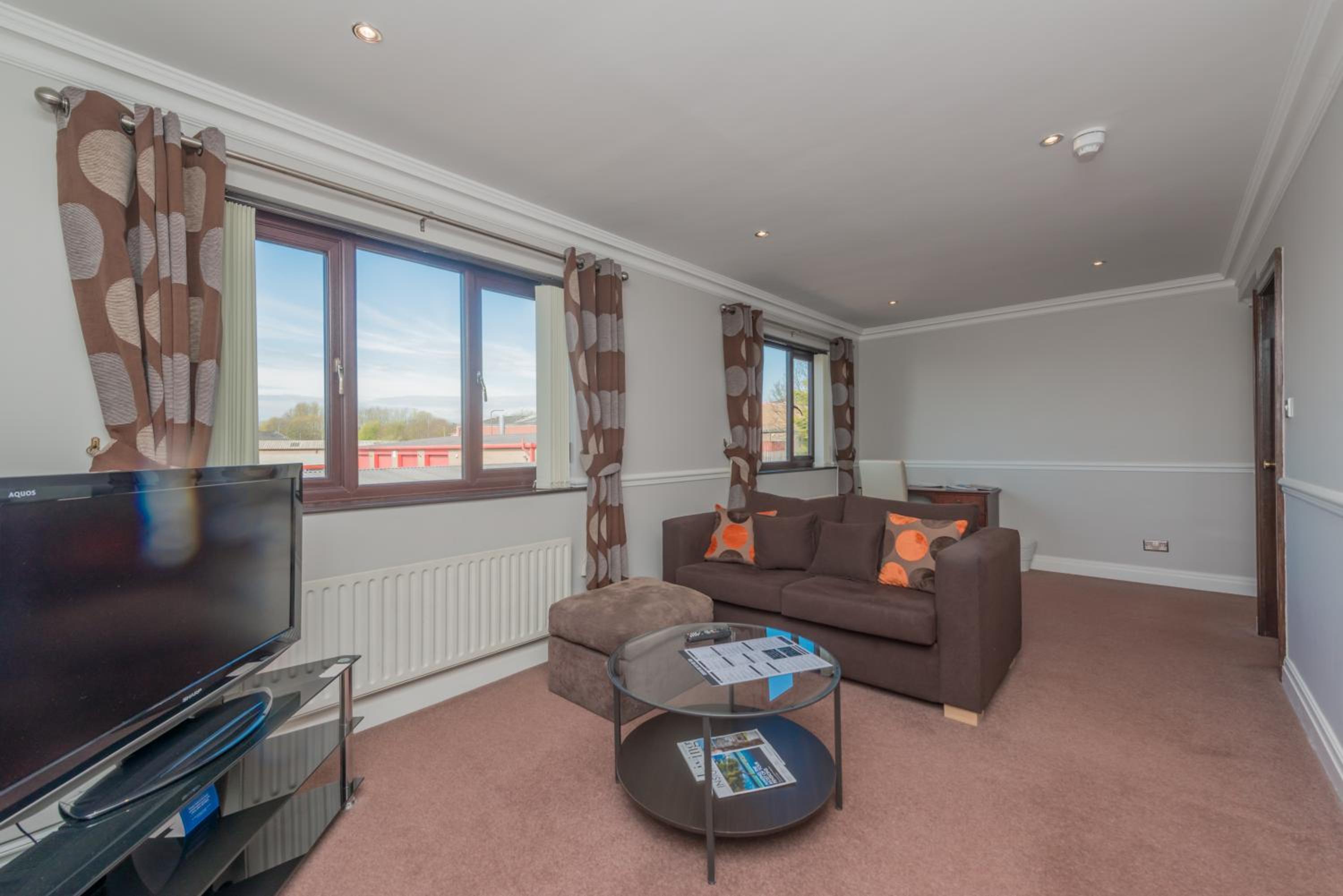 King Suite with Sofa Bed - Non-Smoking - Photo 11