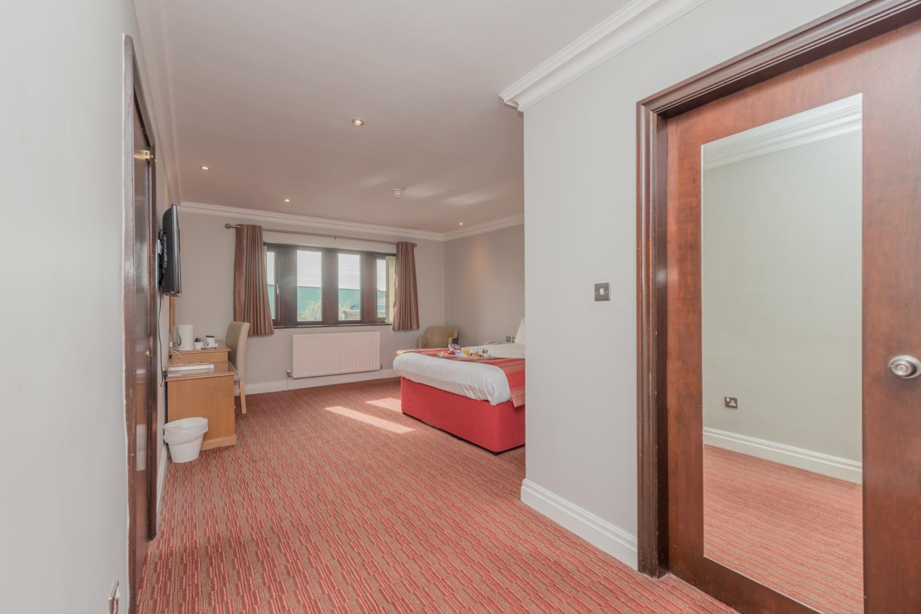 Standard King Room - Non-Smoking  - Photo 8