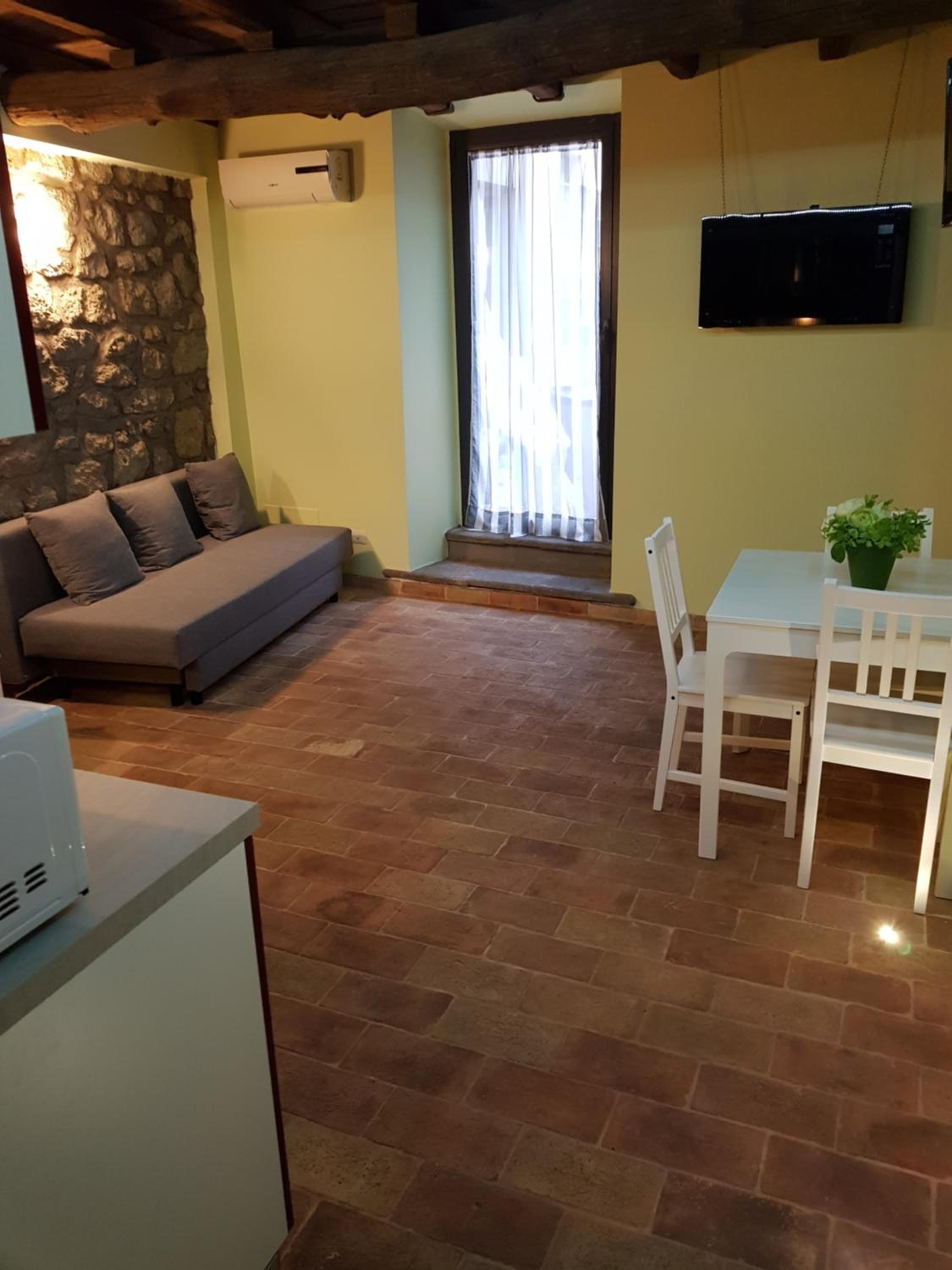 Two-Bedroom House - Photo 8