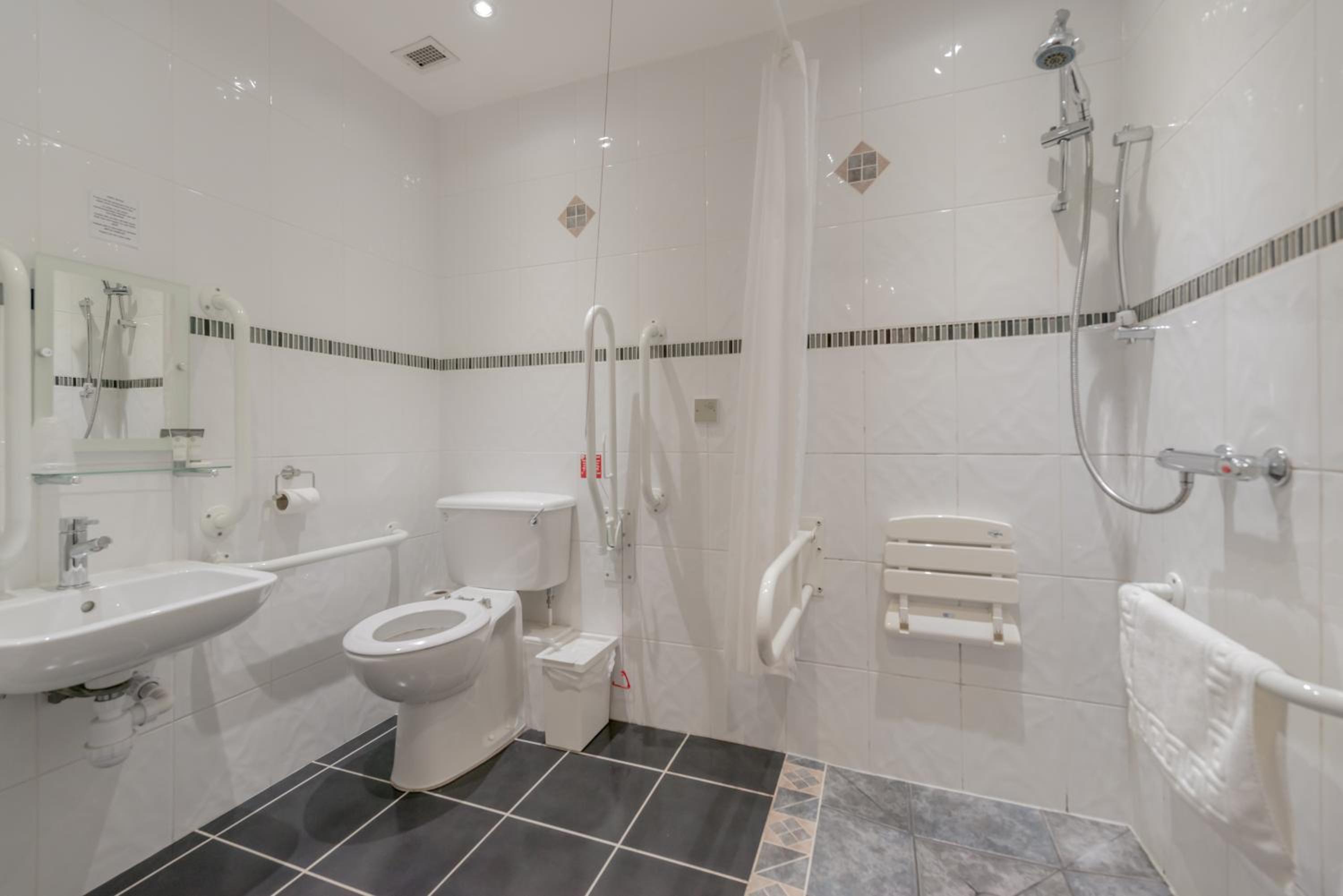 King Room - Disability Access/Non-Smoking - Photo 6
