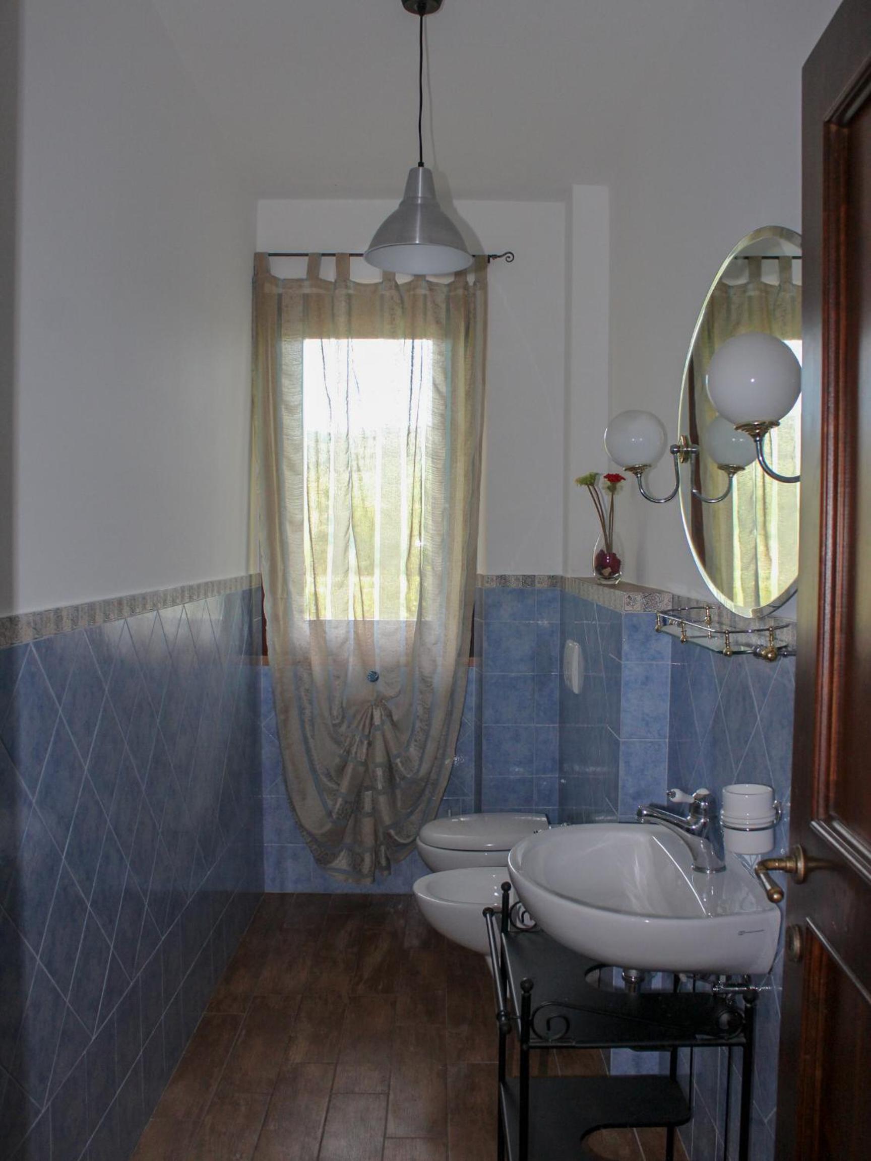 Triple Room with Private Bathroom - Photo 2