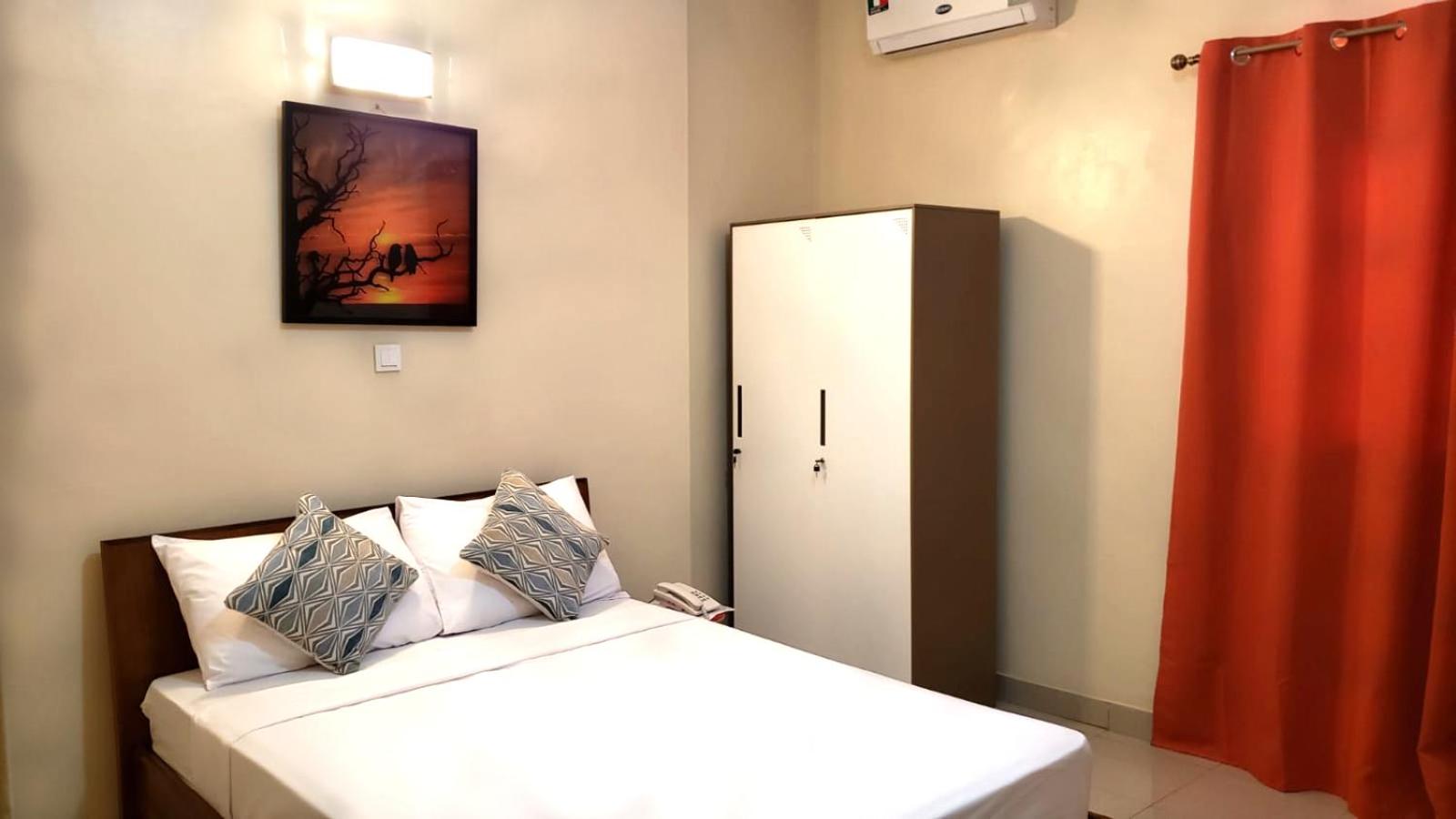 Standard Room, 1 Queen Bed