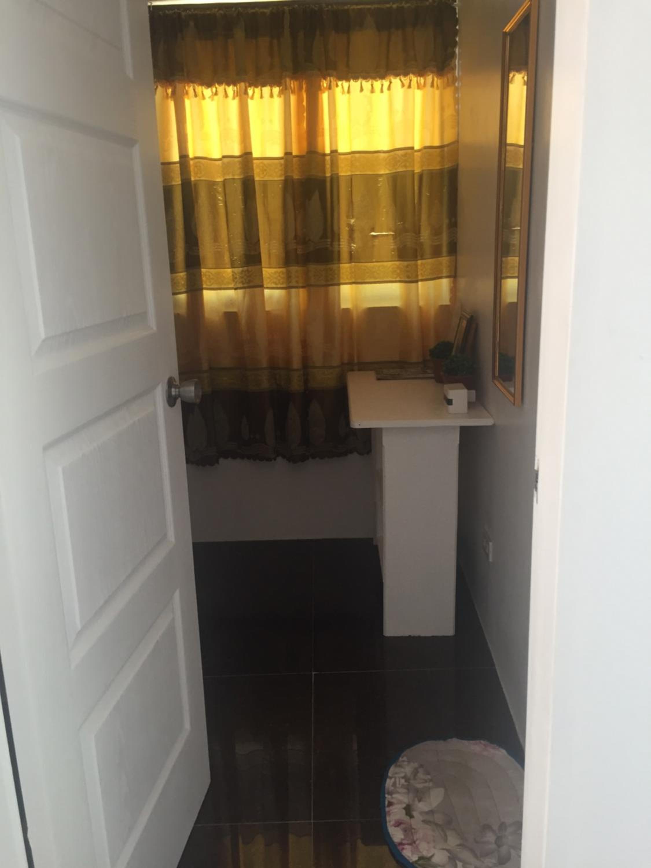 Single Room with Bathroom photo 2