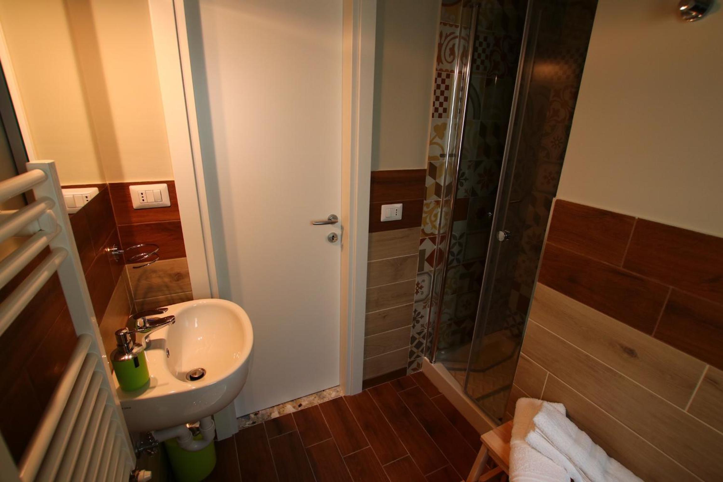 One-Bedroom House - Photo 3