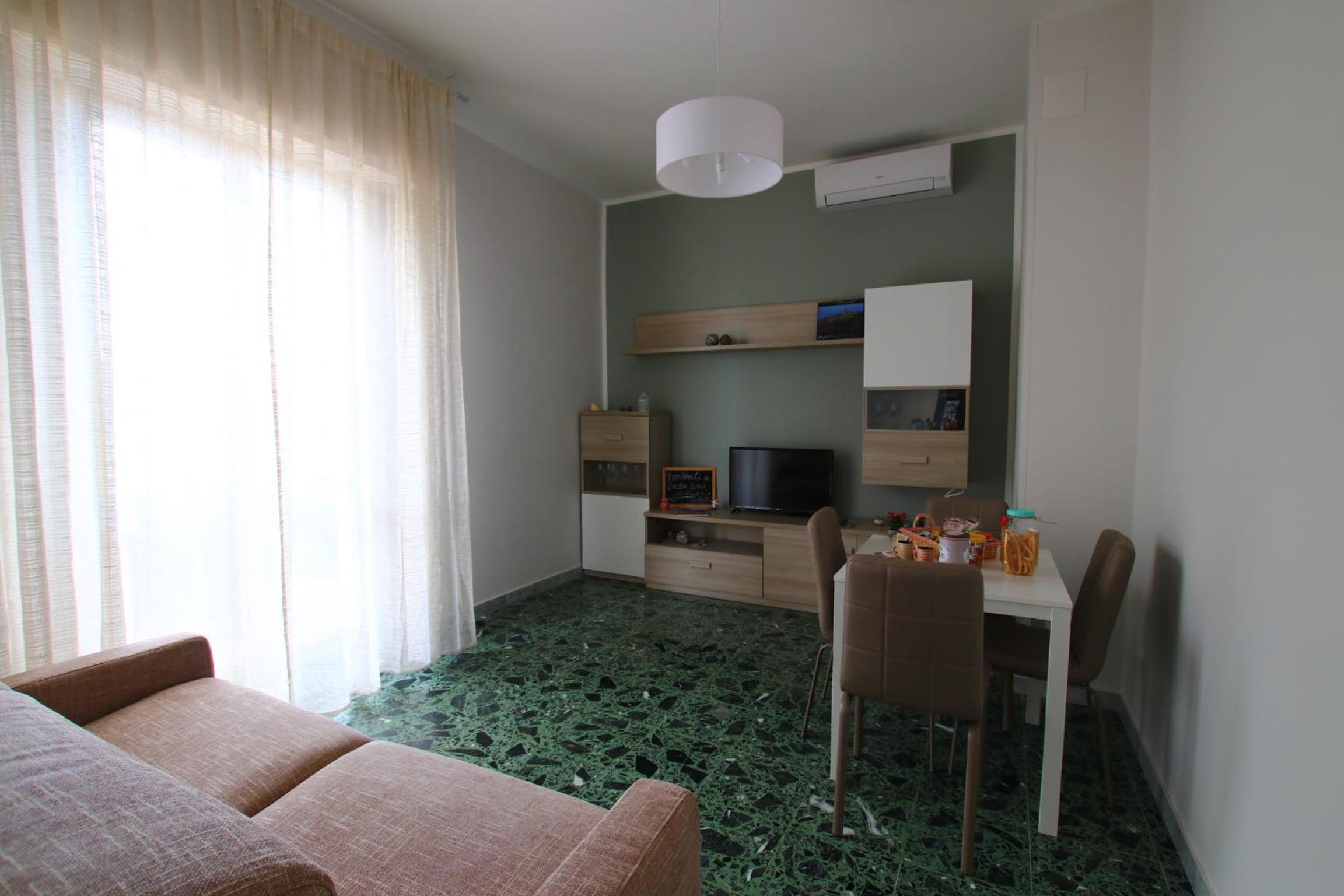 One-Bedroom House - Photo 4