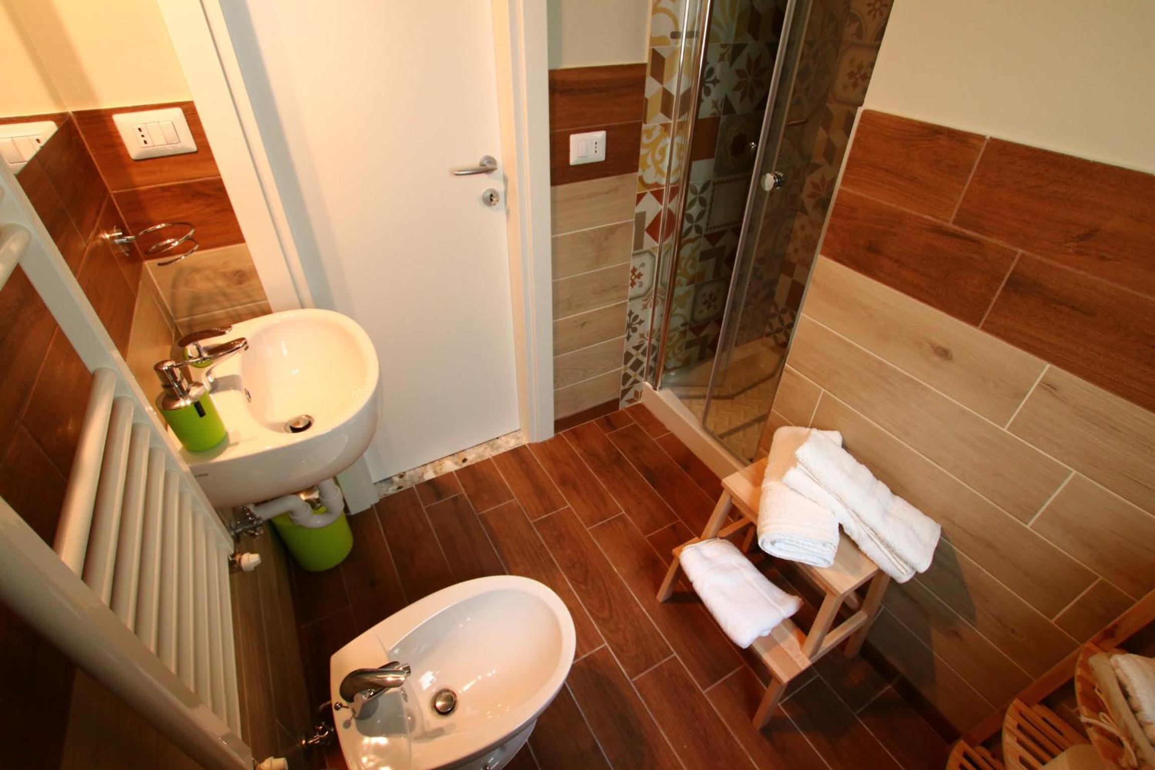 One-Bedroom House - Photo 25