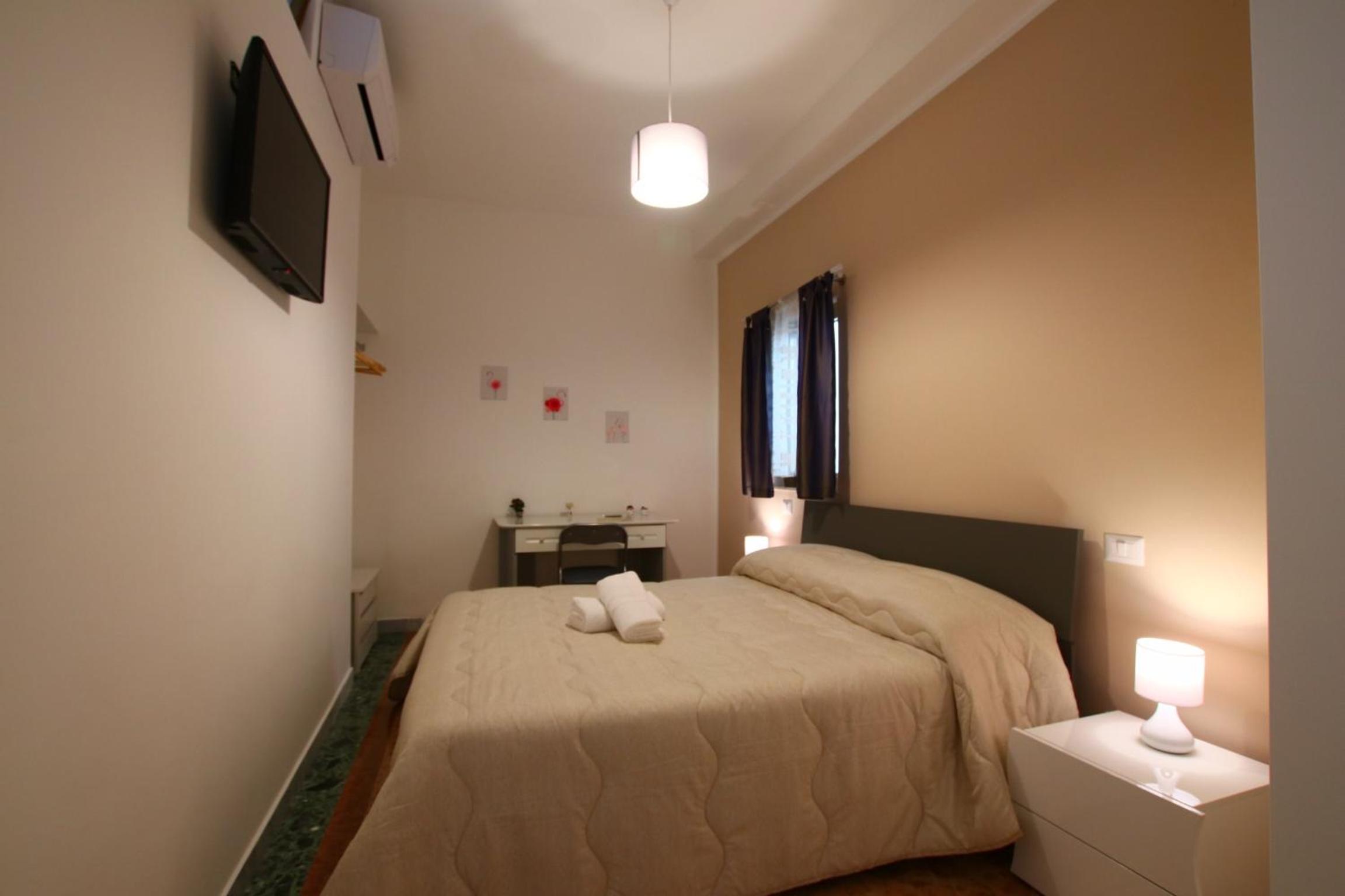 One-Bedroom House - Photo 11