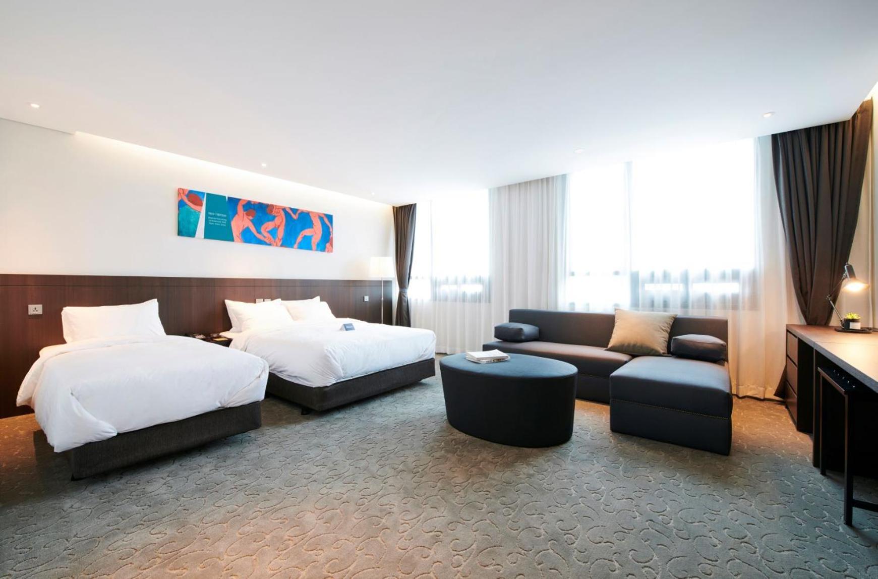 Suite - Photo 6