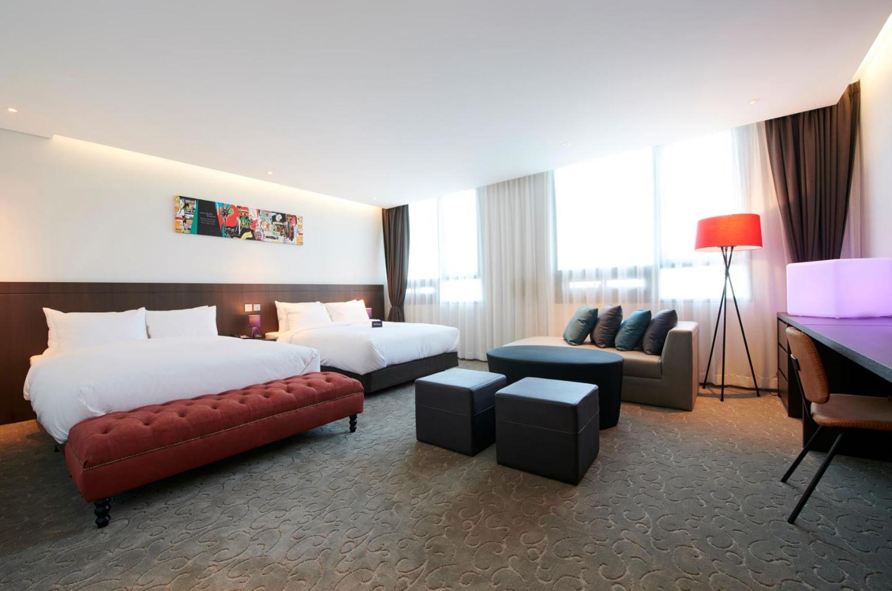 Suite - Photo 1