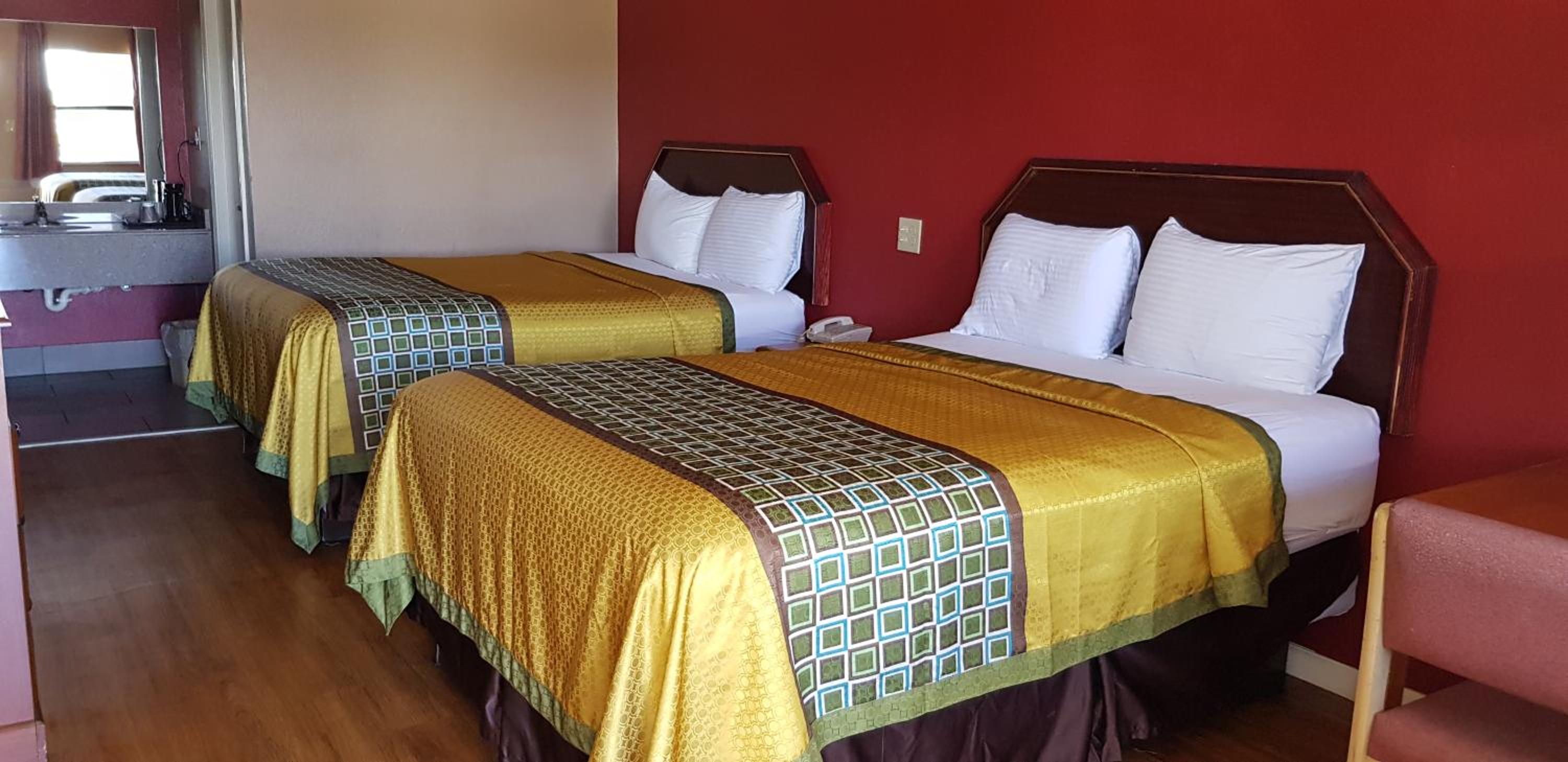Standard Queen Room photo 2
