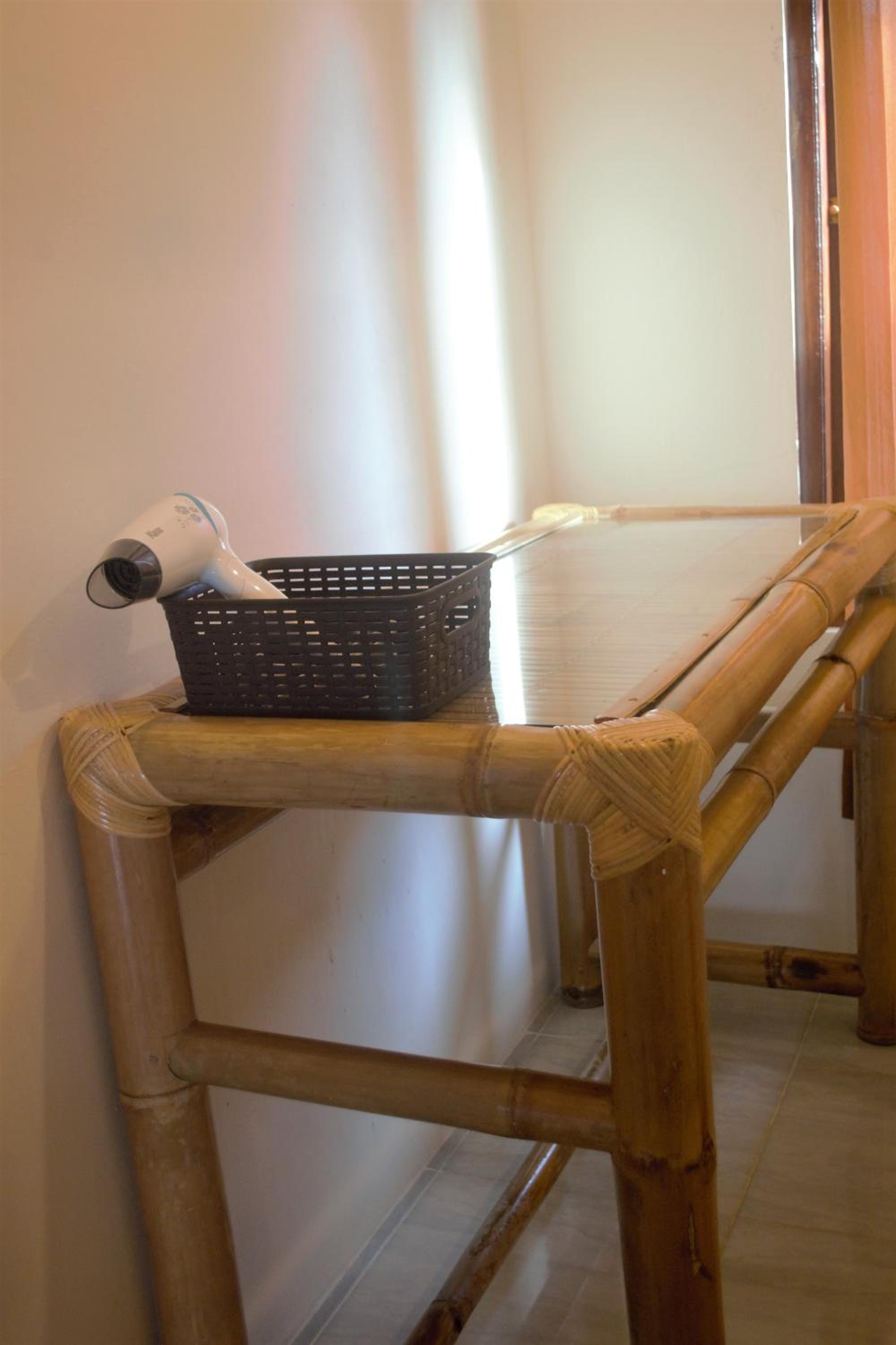 Superior Twin Room with Sea View - Photo 8