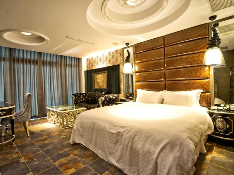 Deluxe Double Room with Side Sea View photo 3