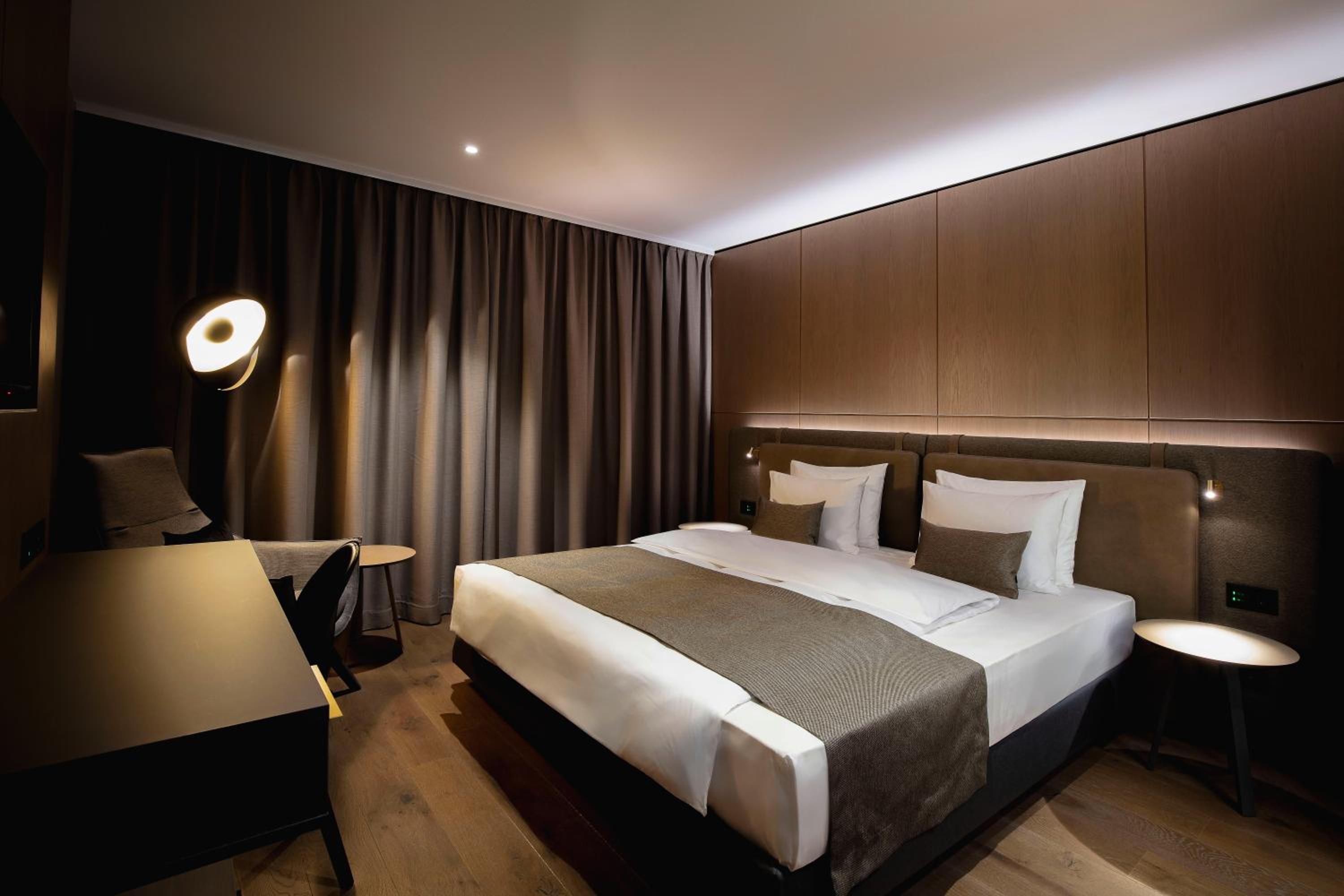 Business Double Room - Photo 6