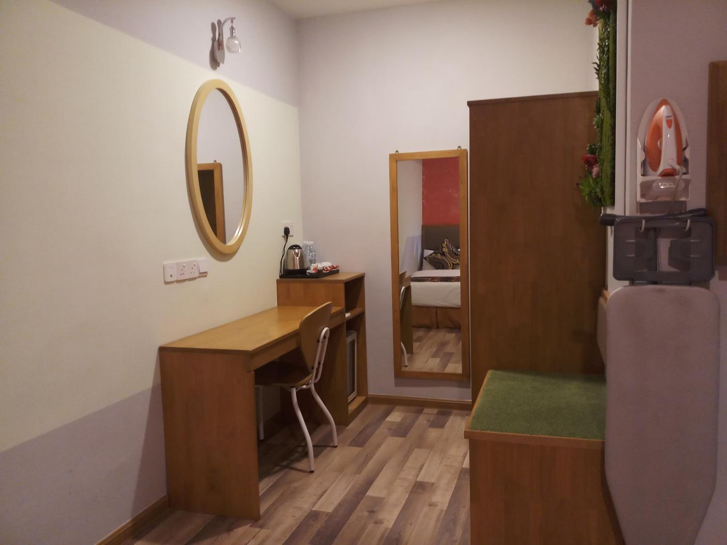 Family Room - Photo 4